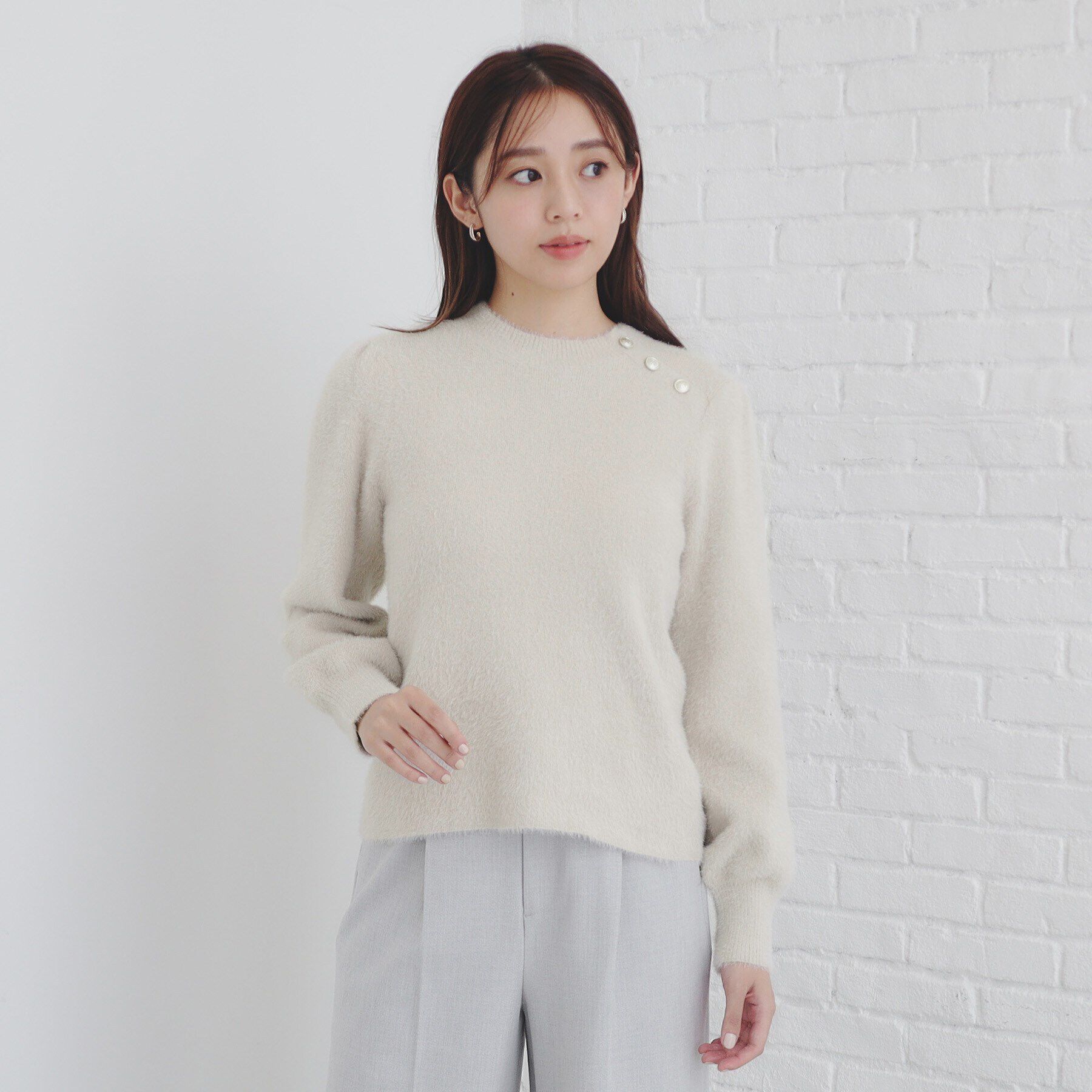 index「ゴールドボタンパフスリーブラメフェザーニット【洗濯機洗い可】」|ニット・セーター|