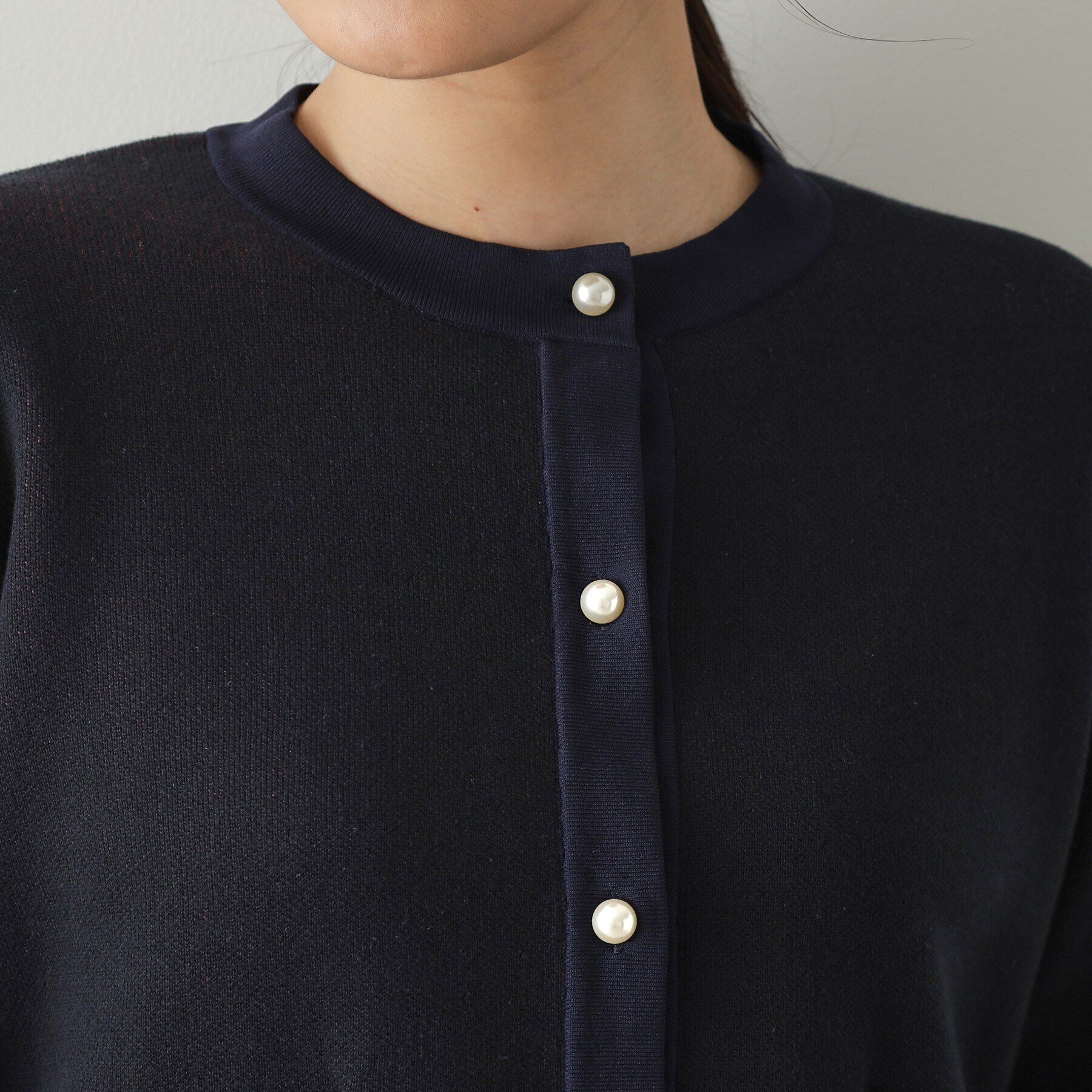 OPAQUE.CLIP「パール調ボタン配色ニットカーディガン【洗濯機洗い可】」|カーディガン|