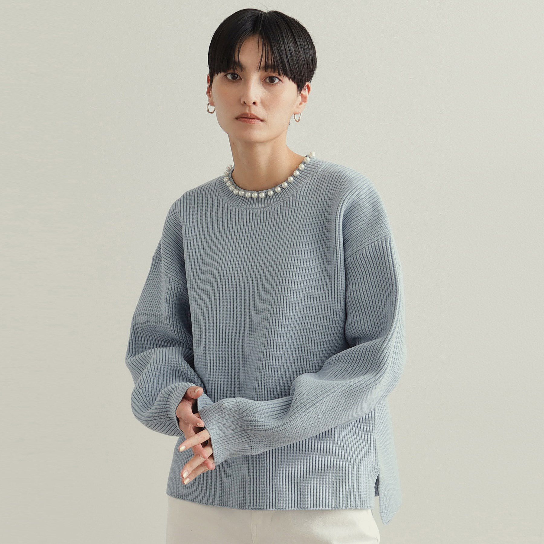 OPAQUE.CLIP「パール調ボタン付ニット【洗濯機洗い可/抗ピル】」|ニット・セーター|サックスブルー(09