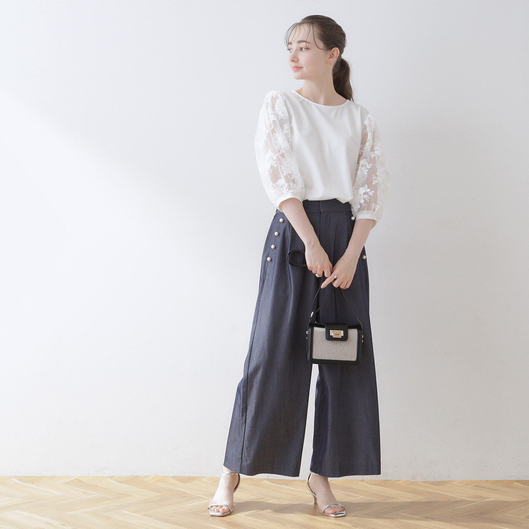 Couture broach「【二の腕カバー・残暑の秋にも使える】袖レースドッキングカットソー」|Tシャツ・カットソー|