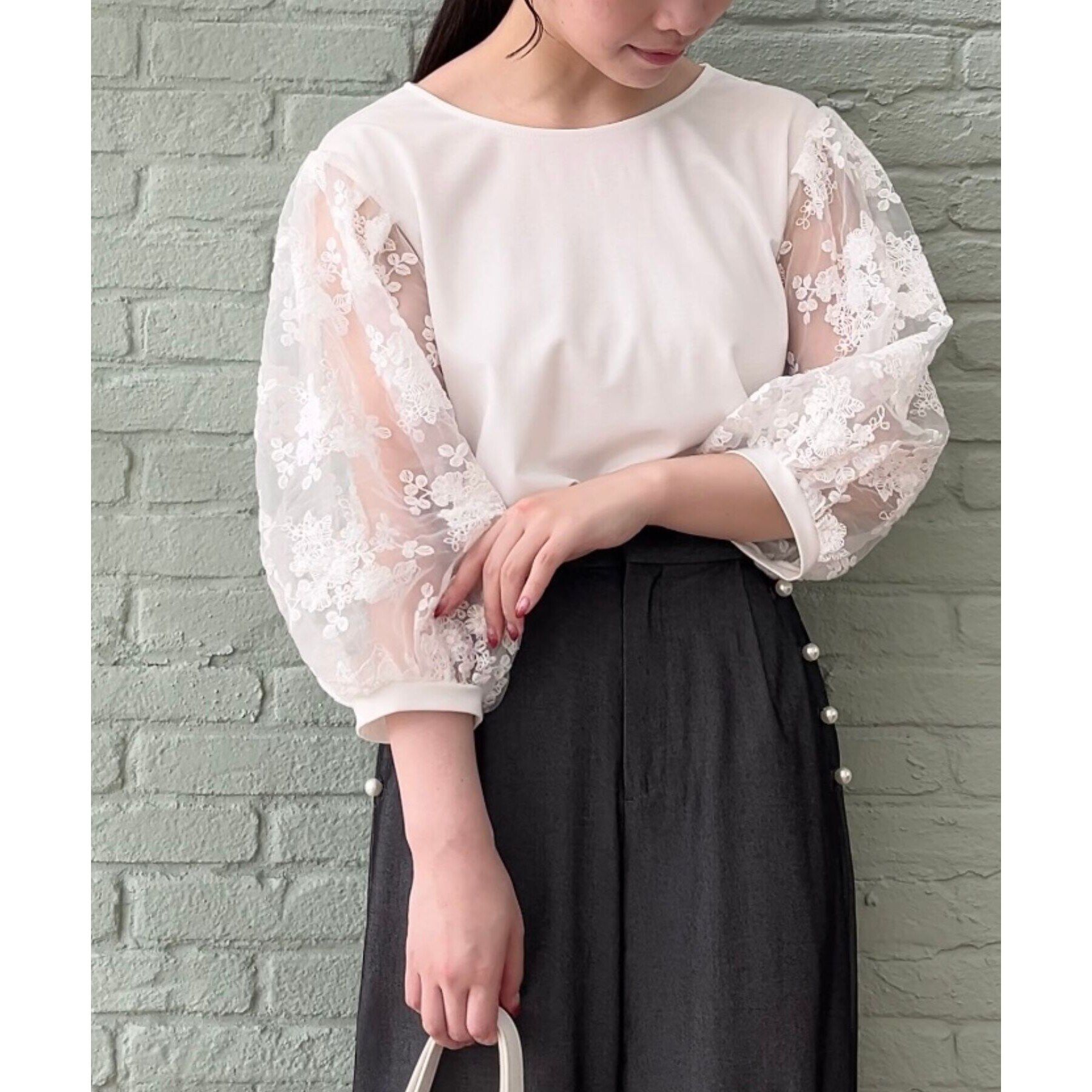 Couture broach「【二の腕カバー・残暑の秋にも使える】袖レースドッキングカットソー」|Tシャツ・カットソー|