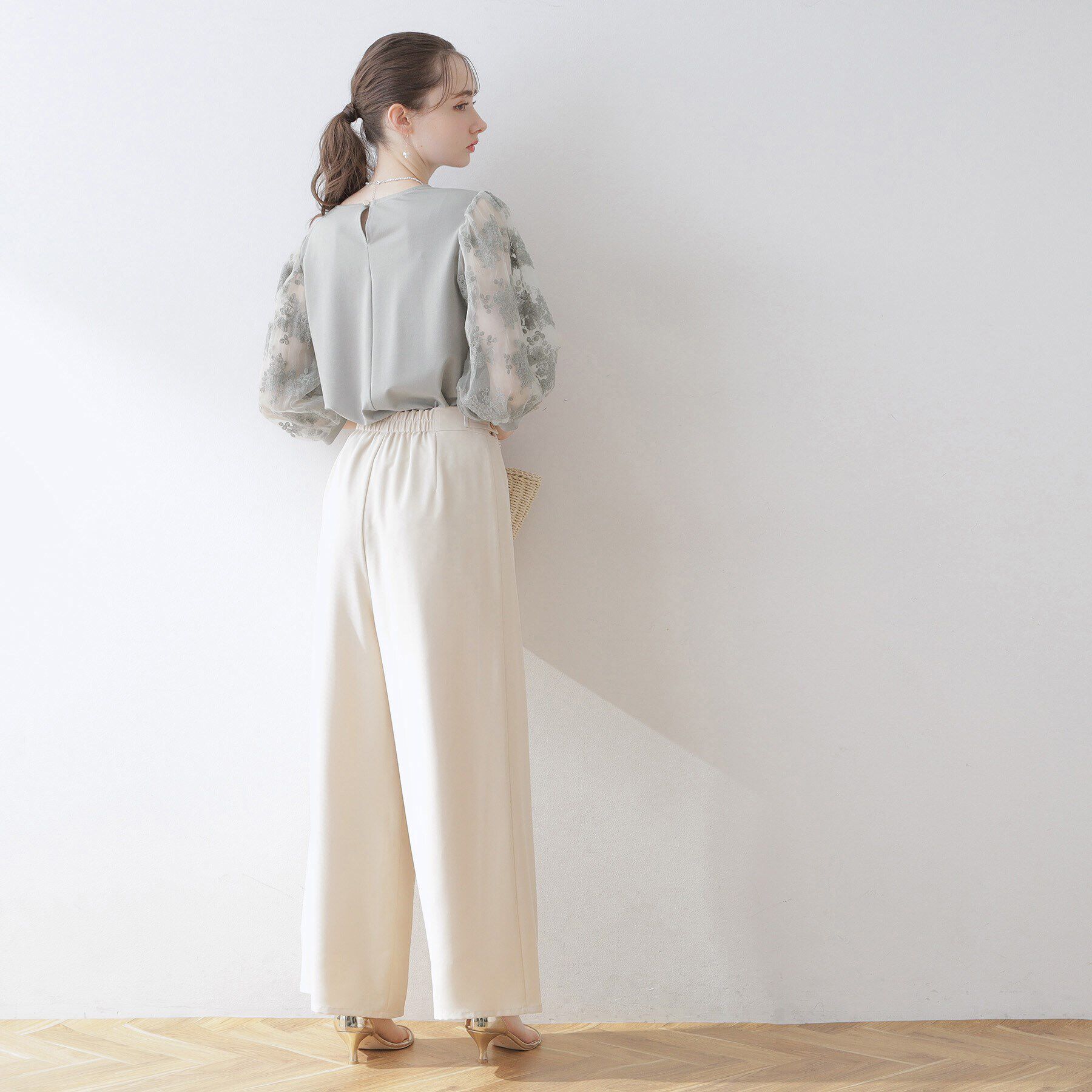 Couture broach「【二の腕カバー・残暑の秋にも使える】袖レースドッキングカットソー」|Tシャツ・カットソー|