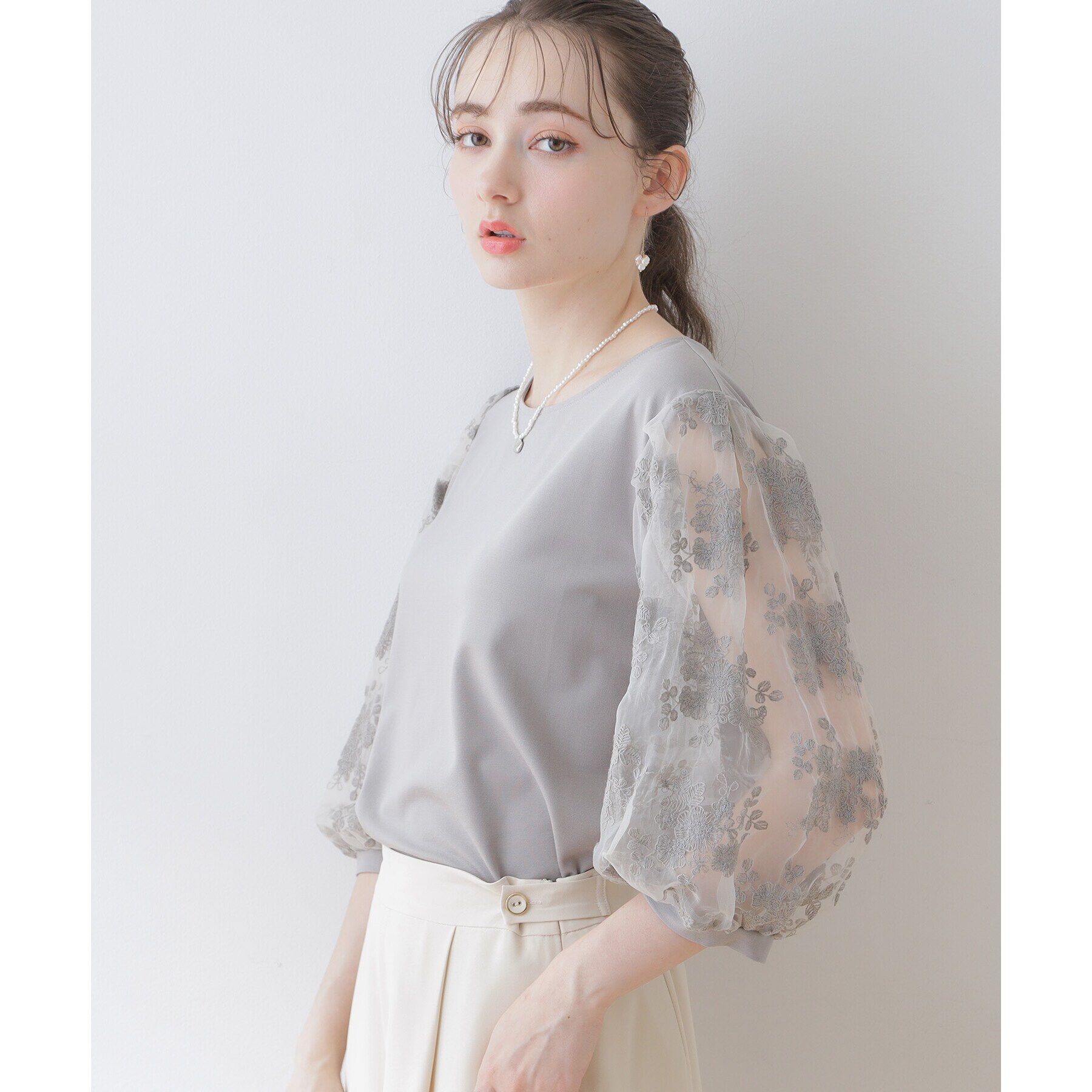 Couture broach「【二の腕カバー・残暑の秋にも使える】袖レースドッキングカットソー」|Tシャツ・カットソー|ｸﾞﾚｰ(012)