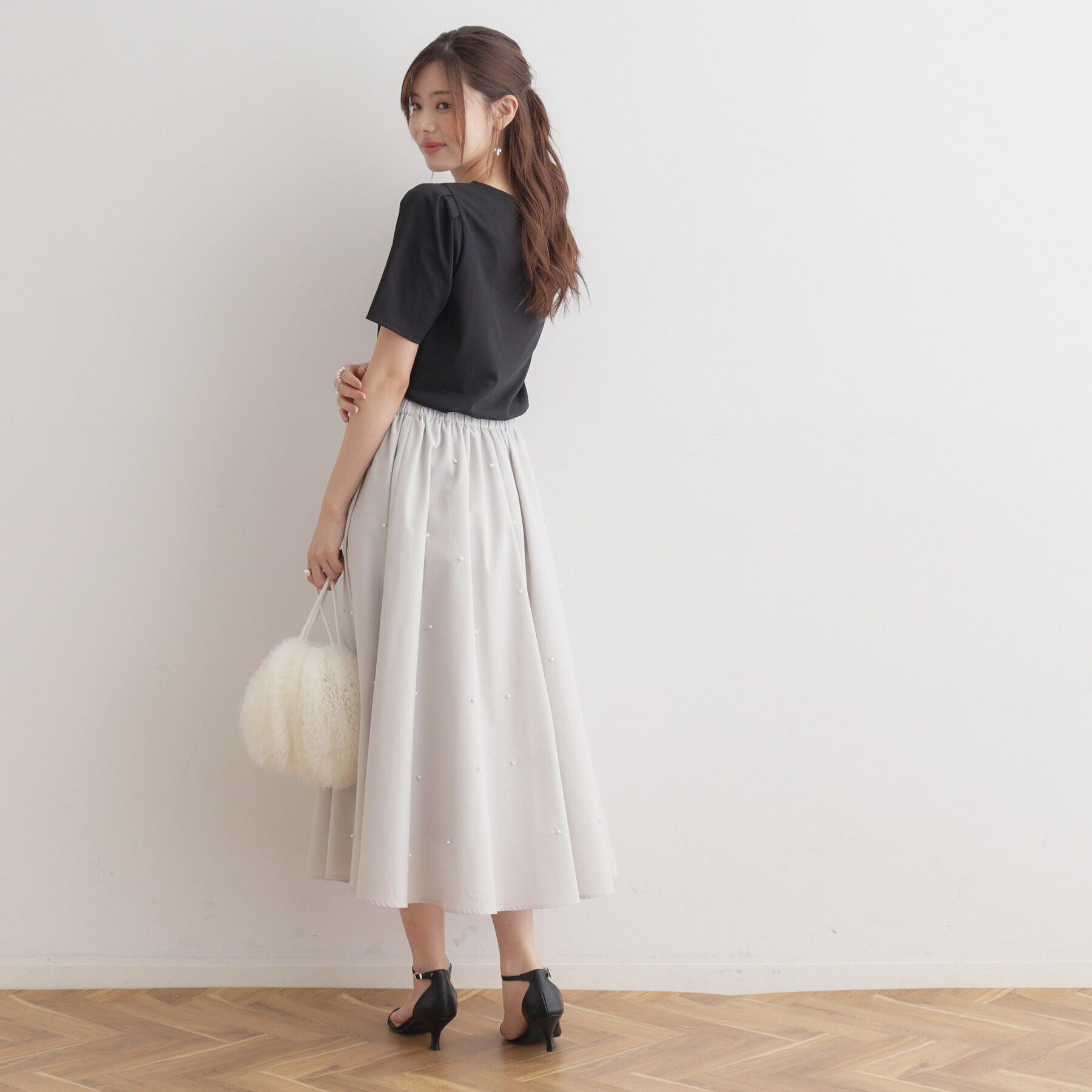 Couture broach「【ほの甘、大人のフェミニンカジュアルT】パール調ロゴT」|Tシャツ・カットソー|