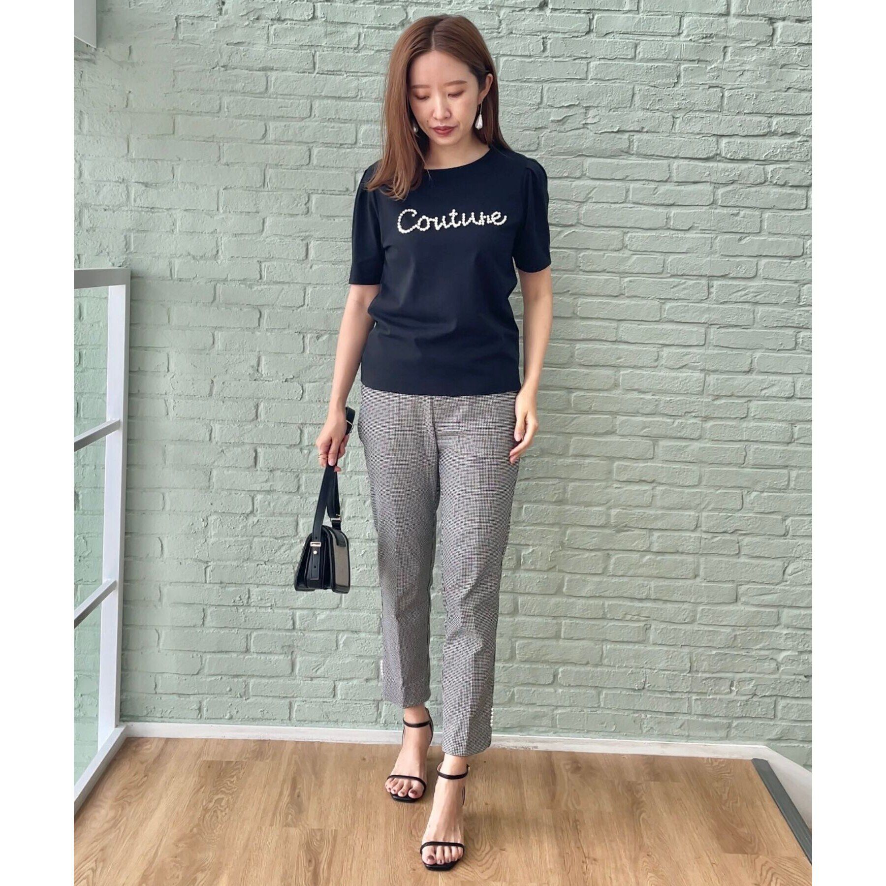 Couture broach「【ほの甘、大人のフェミニンカジュアルT】パール調ロゴT」|Tシャツ・カットソー|