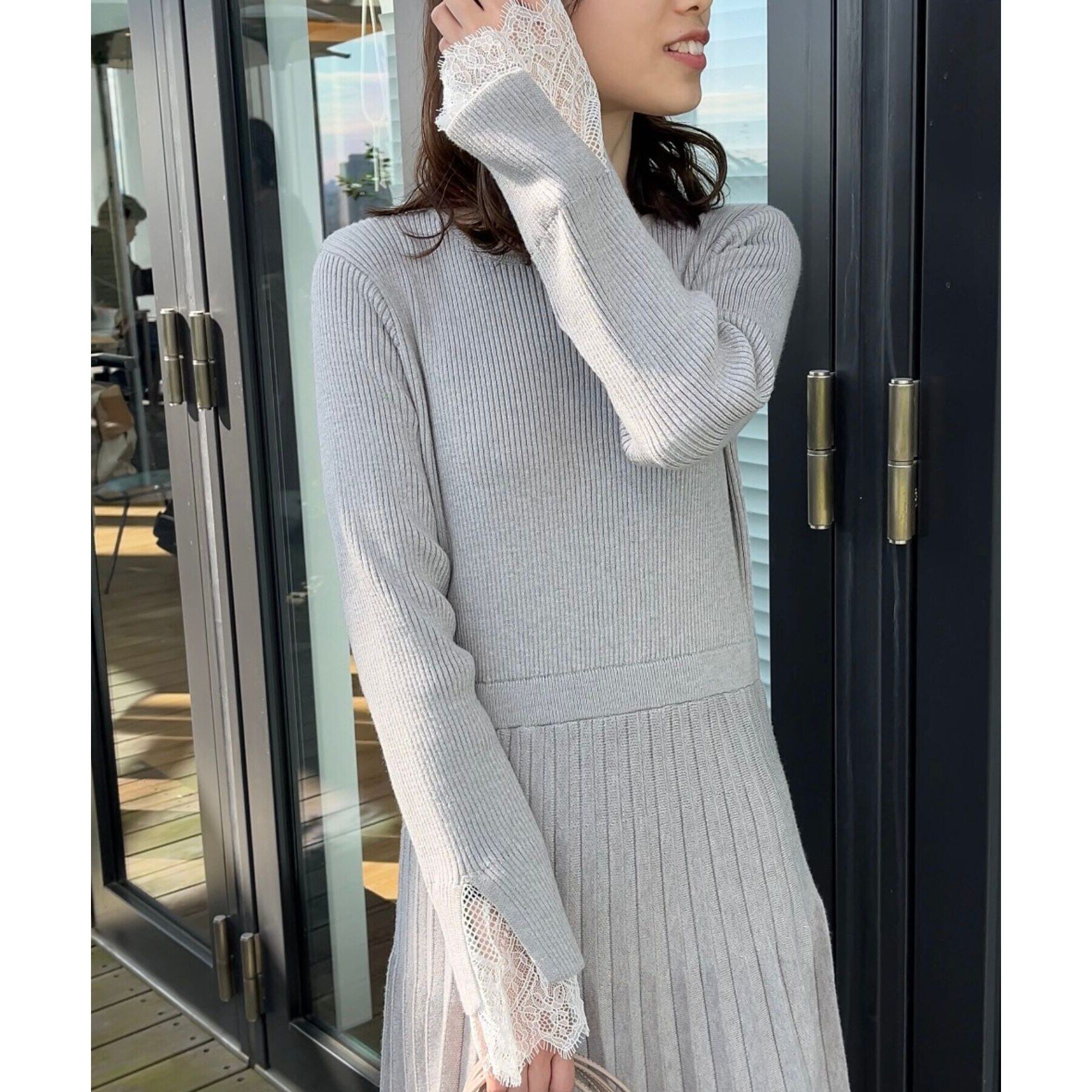 Couture broach「【優雅なレディワンピース】袖裾レースデザインニットワンピース」|ワンピース|