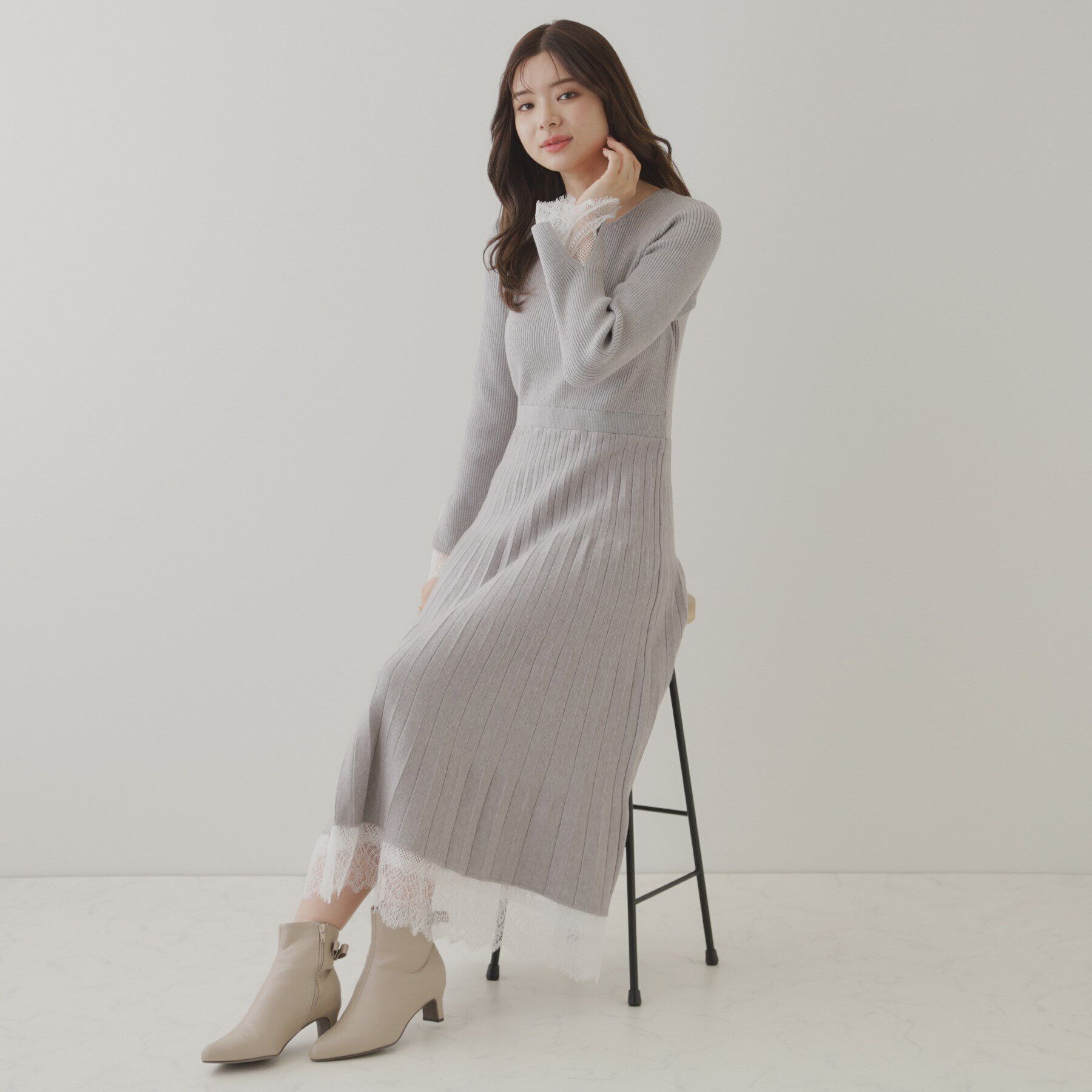 Couture broach「【優雅なレディワンピース】袖裾レースデザインニットワンピース」|ワンピース|