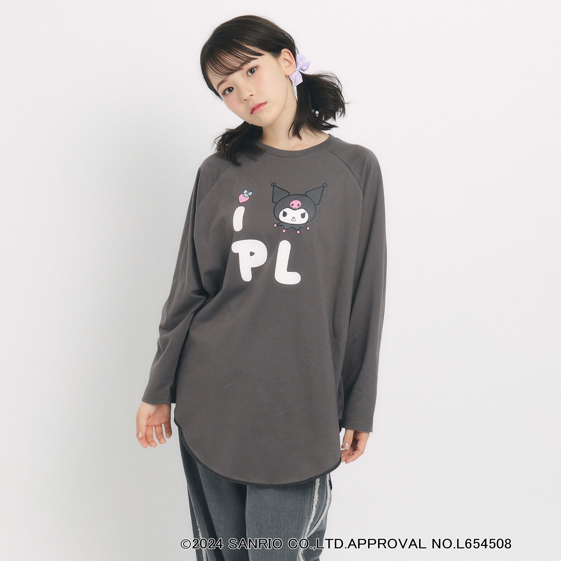 PINK-latte「【サンリオコラボ】ラグランロンT」|Tシャツ・カットソー|ﾁｬｺｰﾙｸﾞﾚｰ(014)