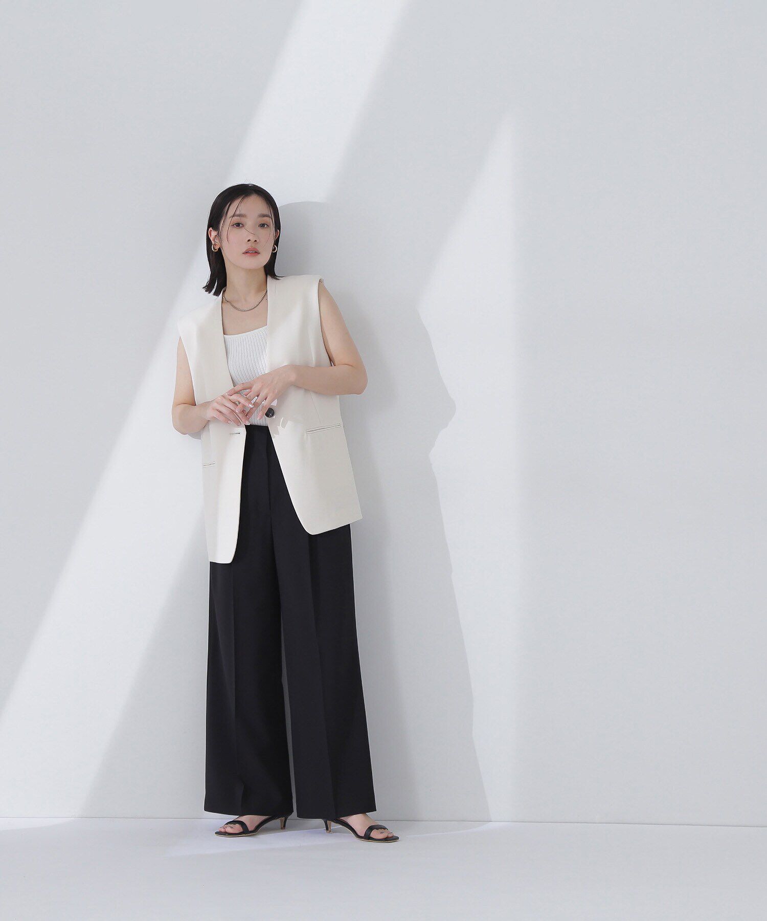  「ノーカラーミニマルジレ」|ブルゾン・スタジャン|