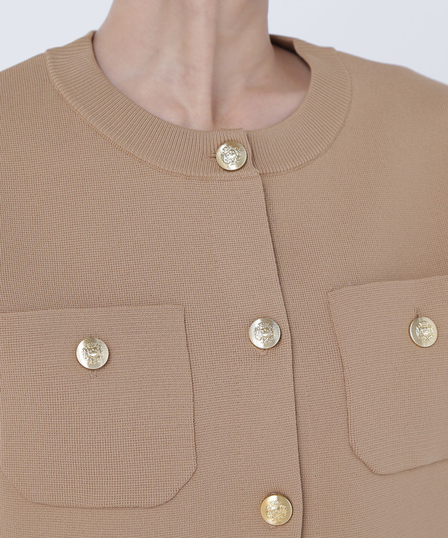  「エンブレムボタンニットジャケット半袖」|ニット・セーター|