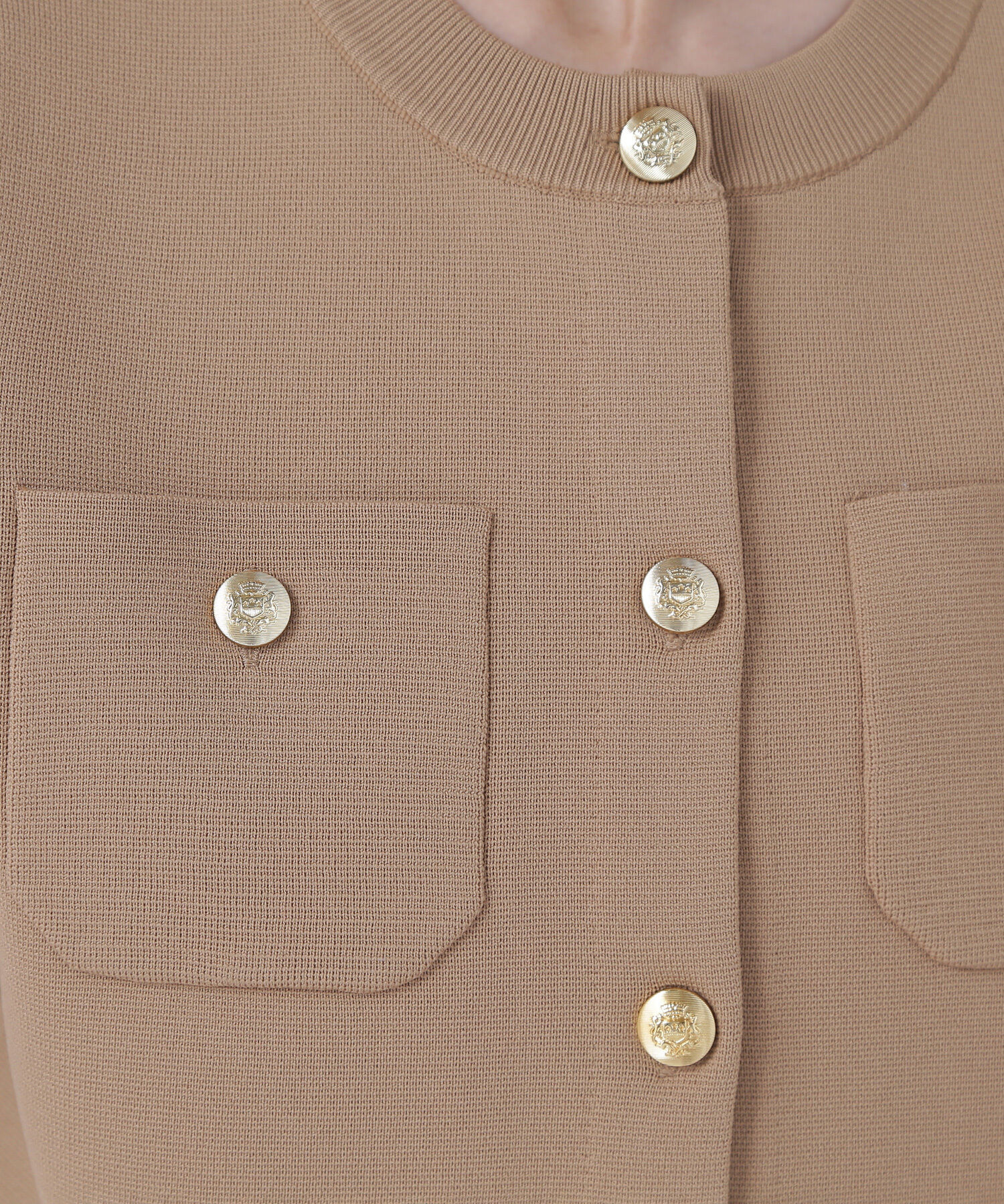  「エンブレムボタンニットジャケット半袖」|ニット・セーター|