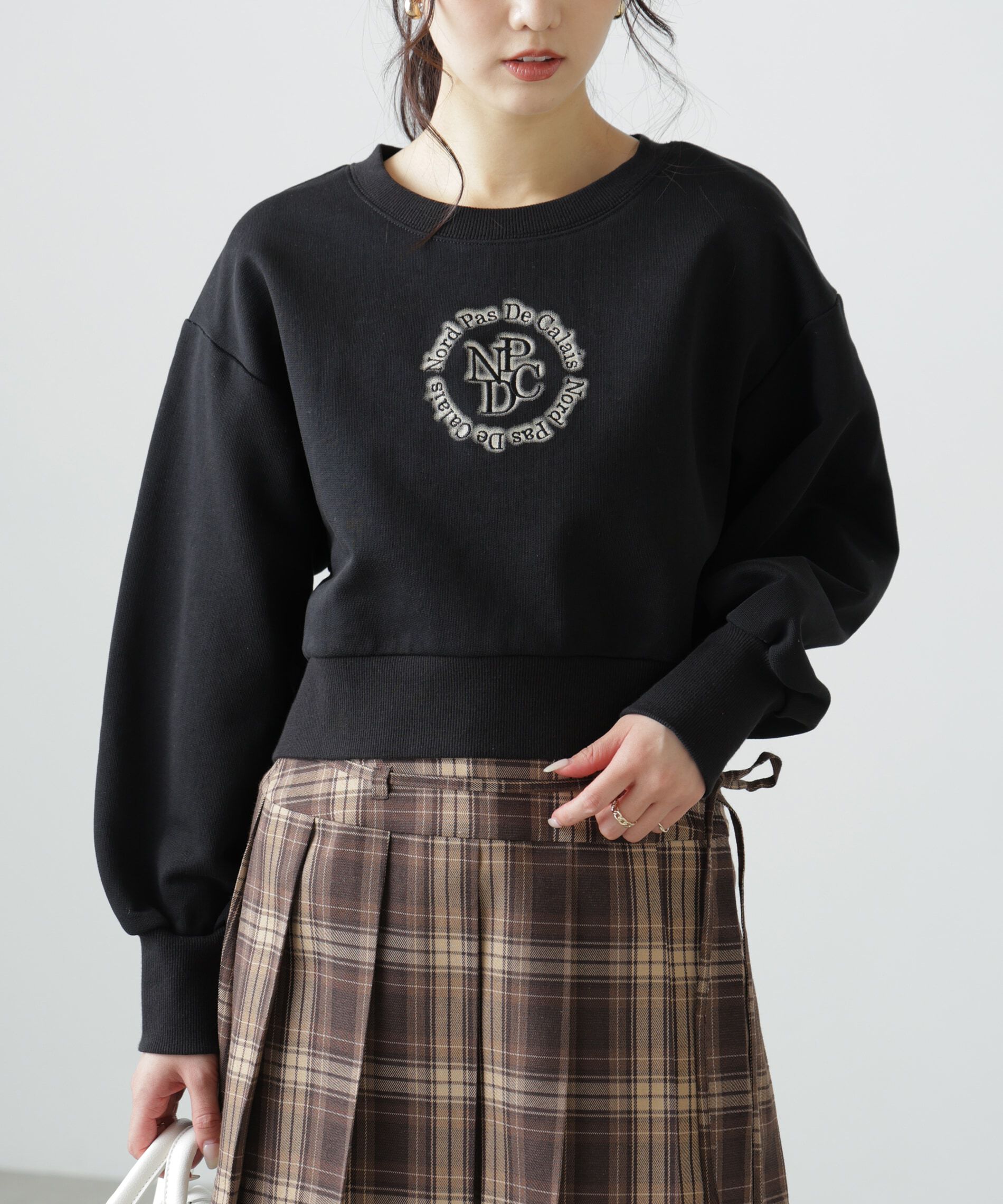  「サークルロゴ刺繍ショート丈スウェット」|Tシャツ・カットソー|