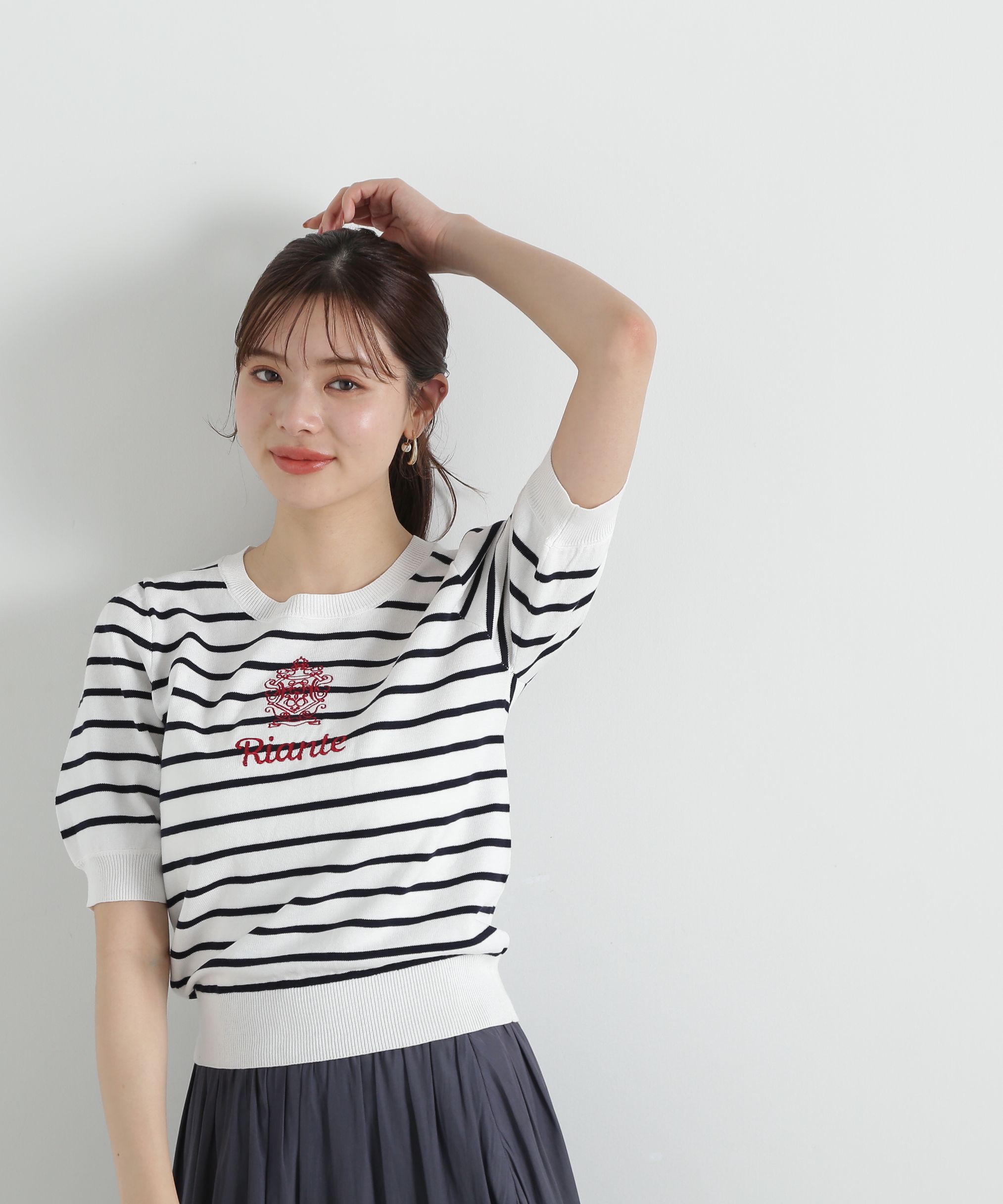 PROPORTION BODY DRESSING「エンブレムロゴ刺繍ニット」|ニット・セーター|エクリュ&times;ネ  1