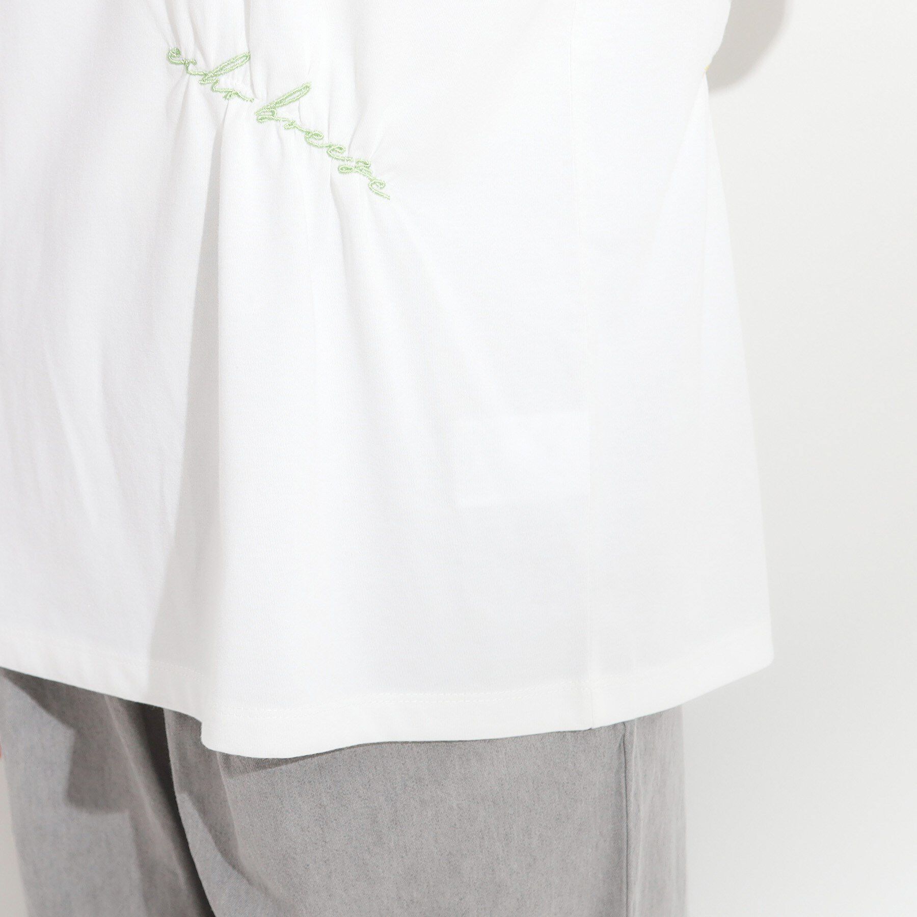 SHOO･LA･RUE「【ひんやり】大人のカジュアルスタイルに レタリング刺繍Tシャツ」|Tシャツ・カットソー|