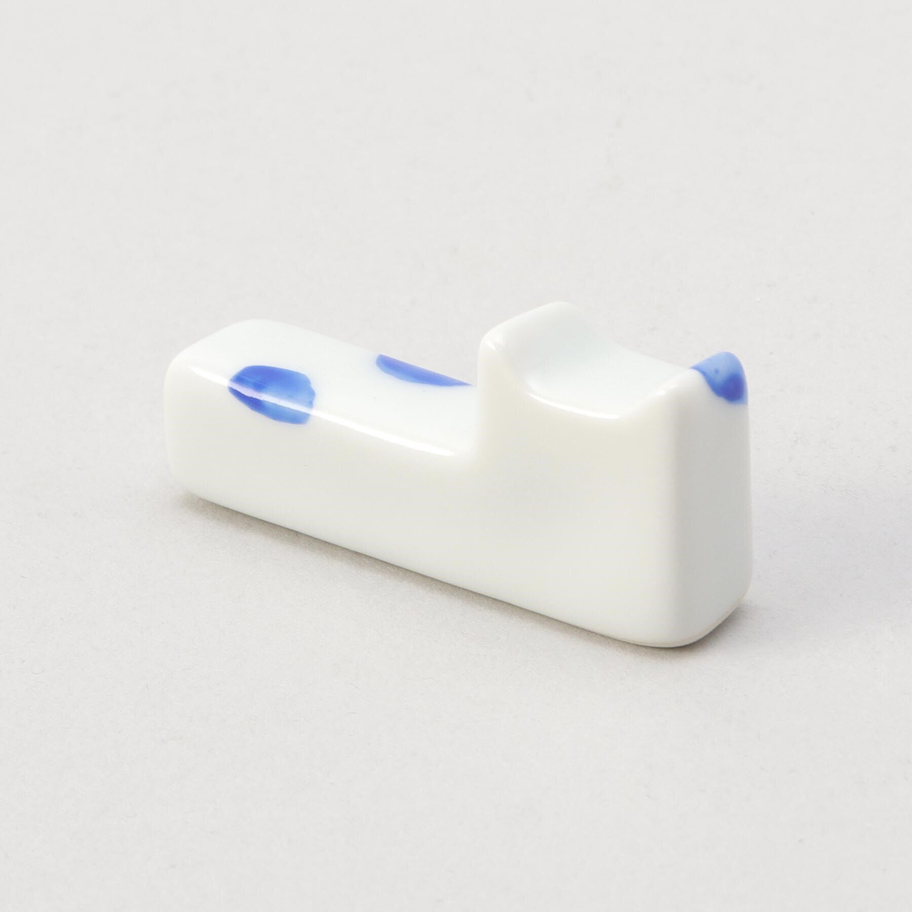 212 KITCHEN STORE「角ネコ箸置 ドット BL」|食器・キッチングッズ|