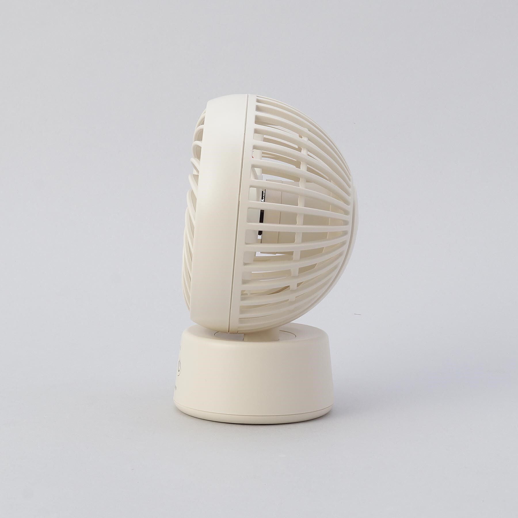 212 KITCHEN STORE「ラウンドミニデスクファン 首振り機能付 WH」|その他|