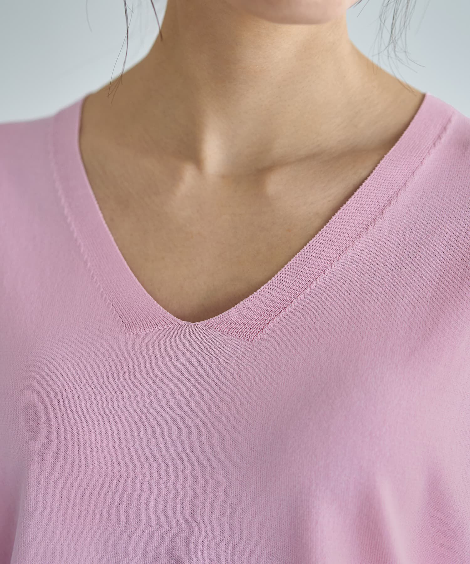  「サラッと涼しい薄手なVネックニットトップス」|ニット・セーター|