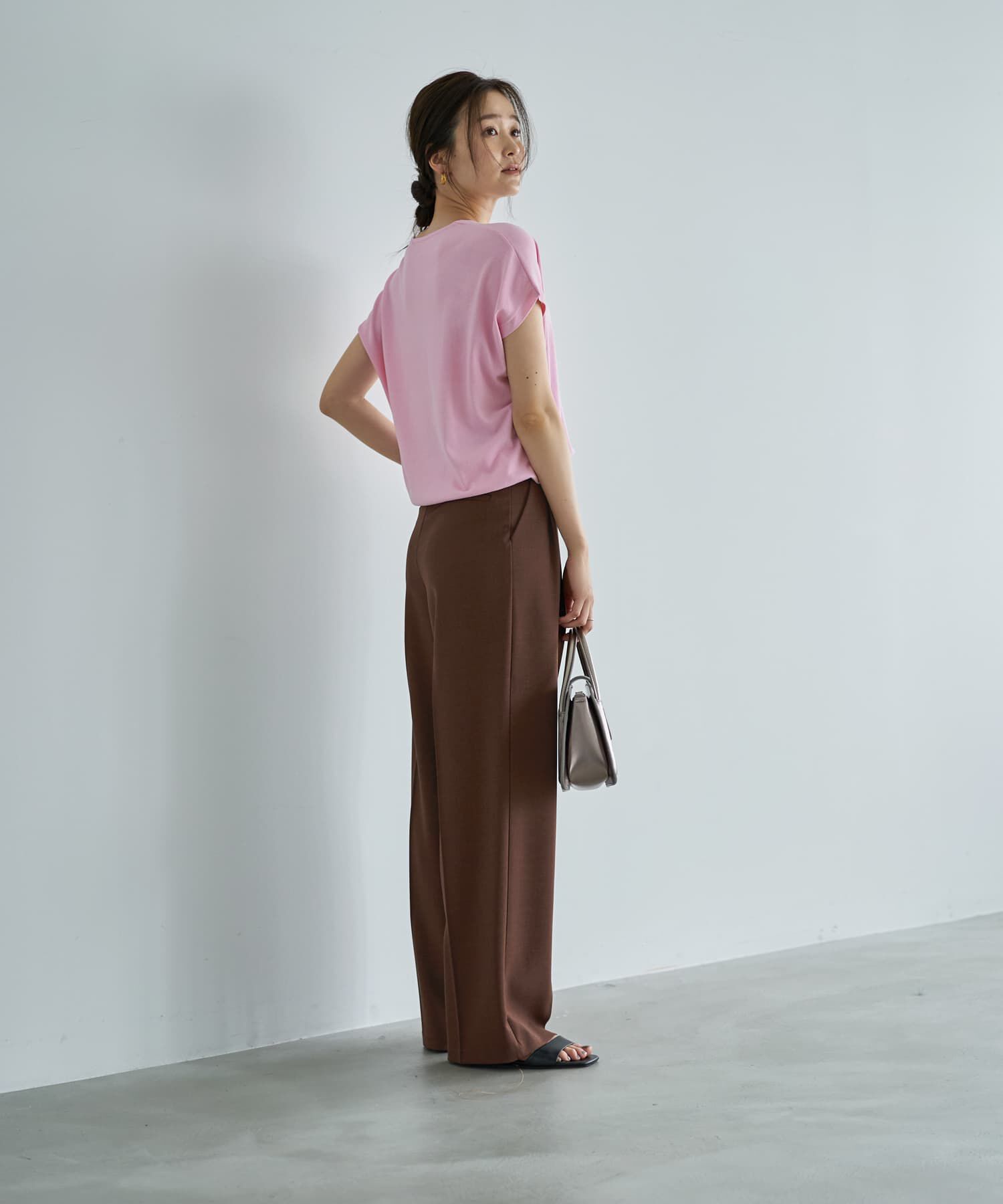  「サラッと涼しい薄手なVネックニットトップス」|ニット・セーター|