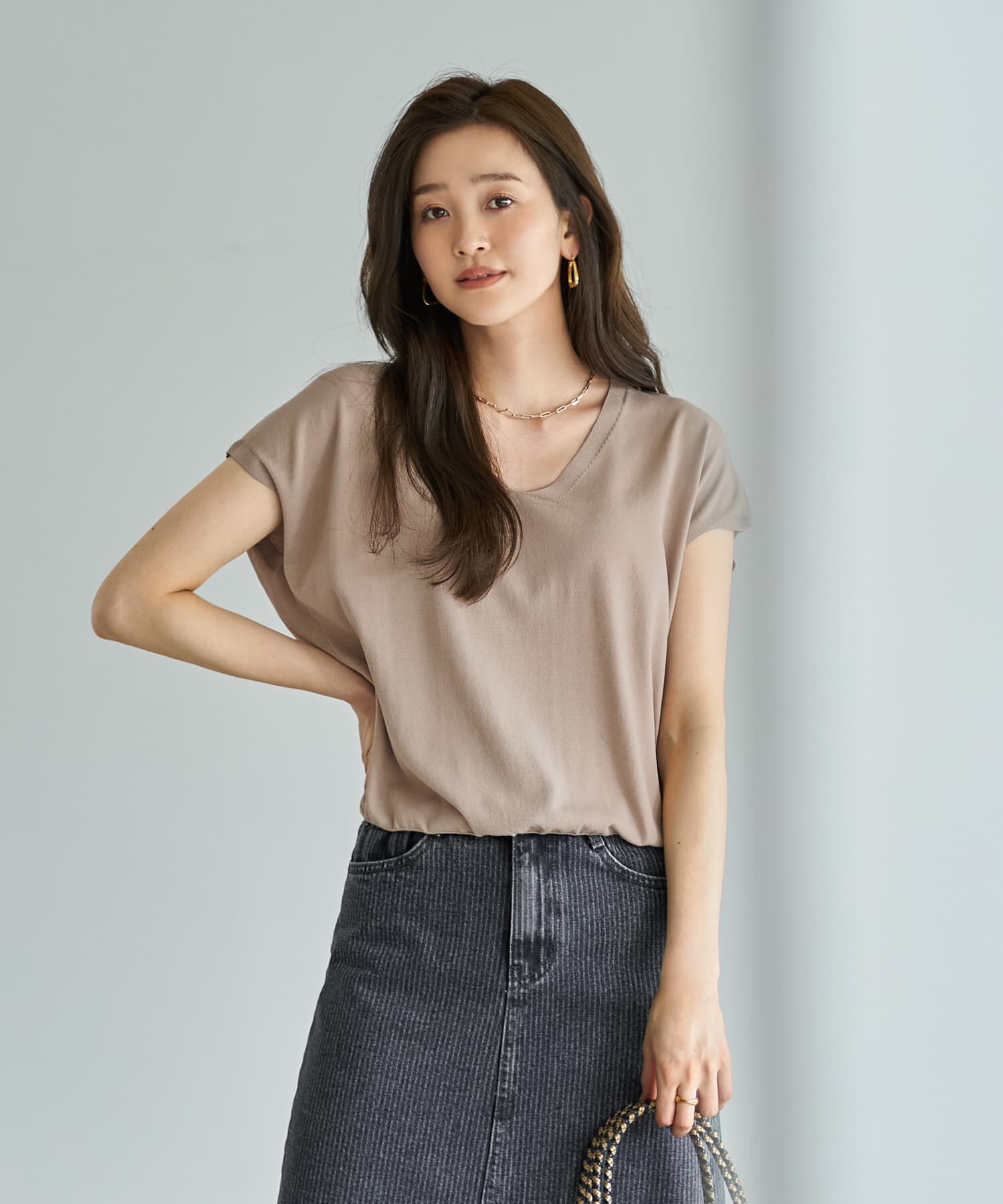  「サラッと涼しい薄手なVネックニットトップス」|ニット・セーター|ベージュ