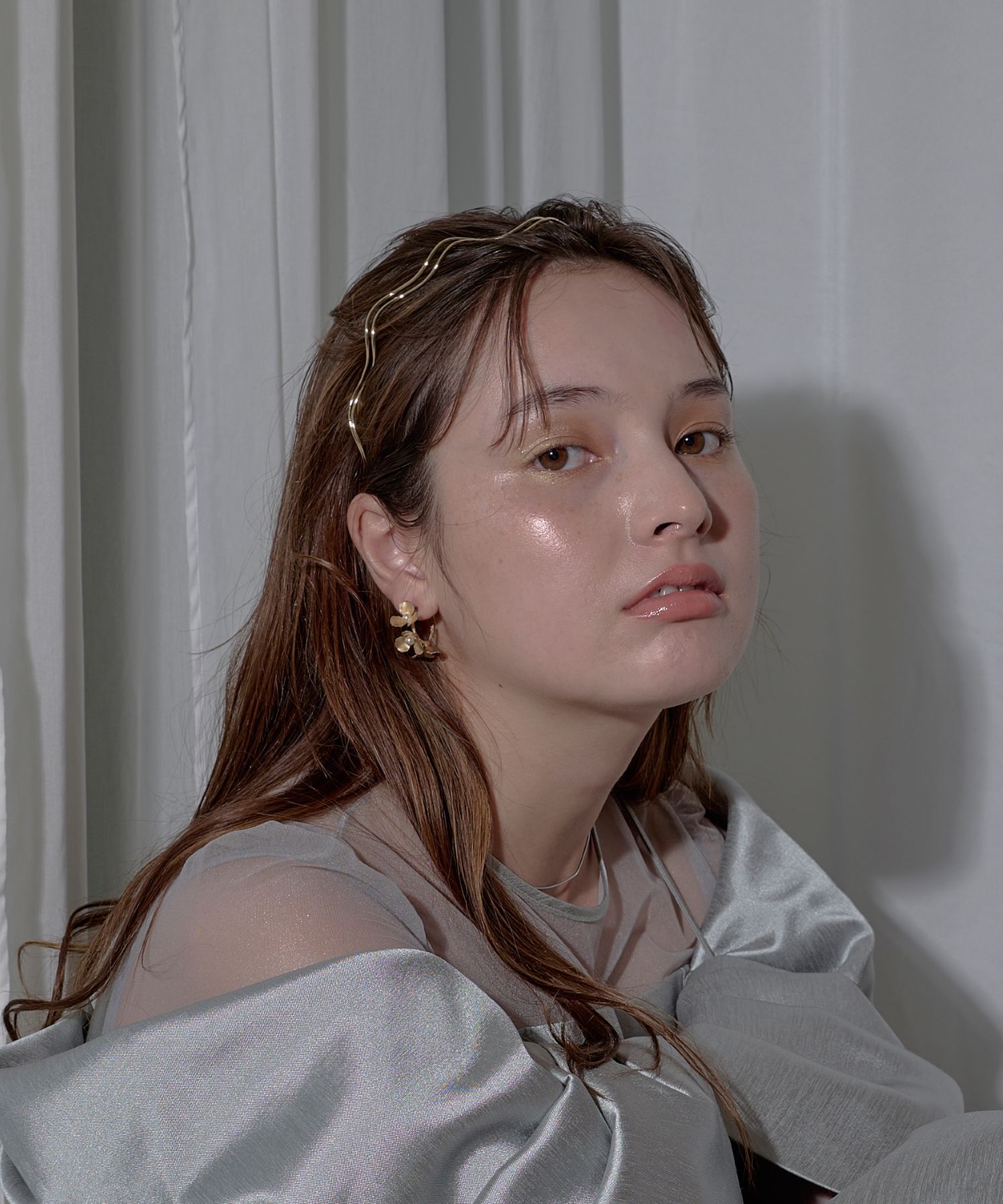 Phoebe「2ラインウェーブメタルカチューシャ　ゴールド」|カチューシャ|