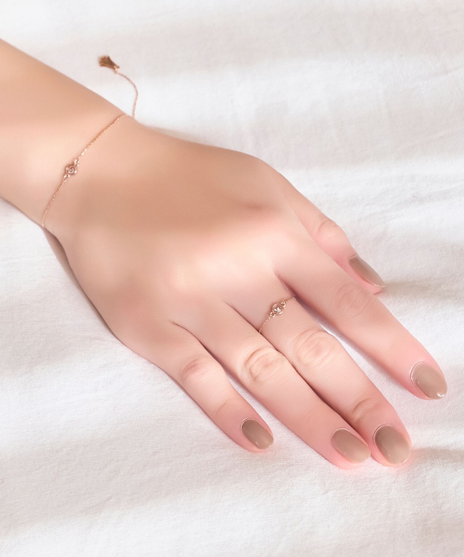 Phoebe「≪サイズ調整可能≫【金属アレルギー対応】プチベゼルストーンチェーンリング　シャンパンゴールド」|リング|