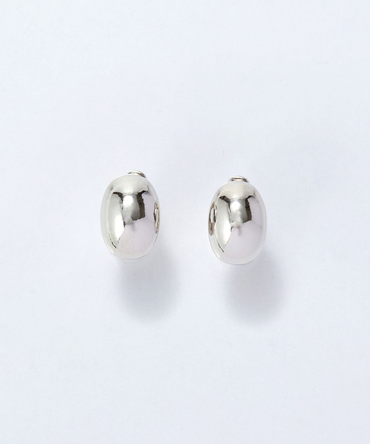 Phoebe「【ピアス見えシリーズ/金属アレルギー対応】オーバルフープスナップイヤリング　シルバー」|イヤリング|