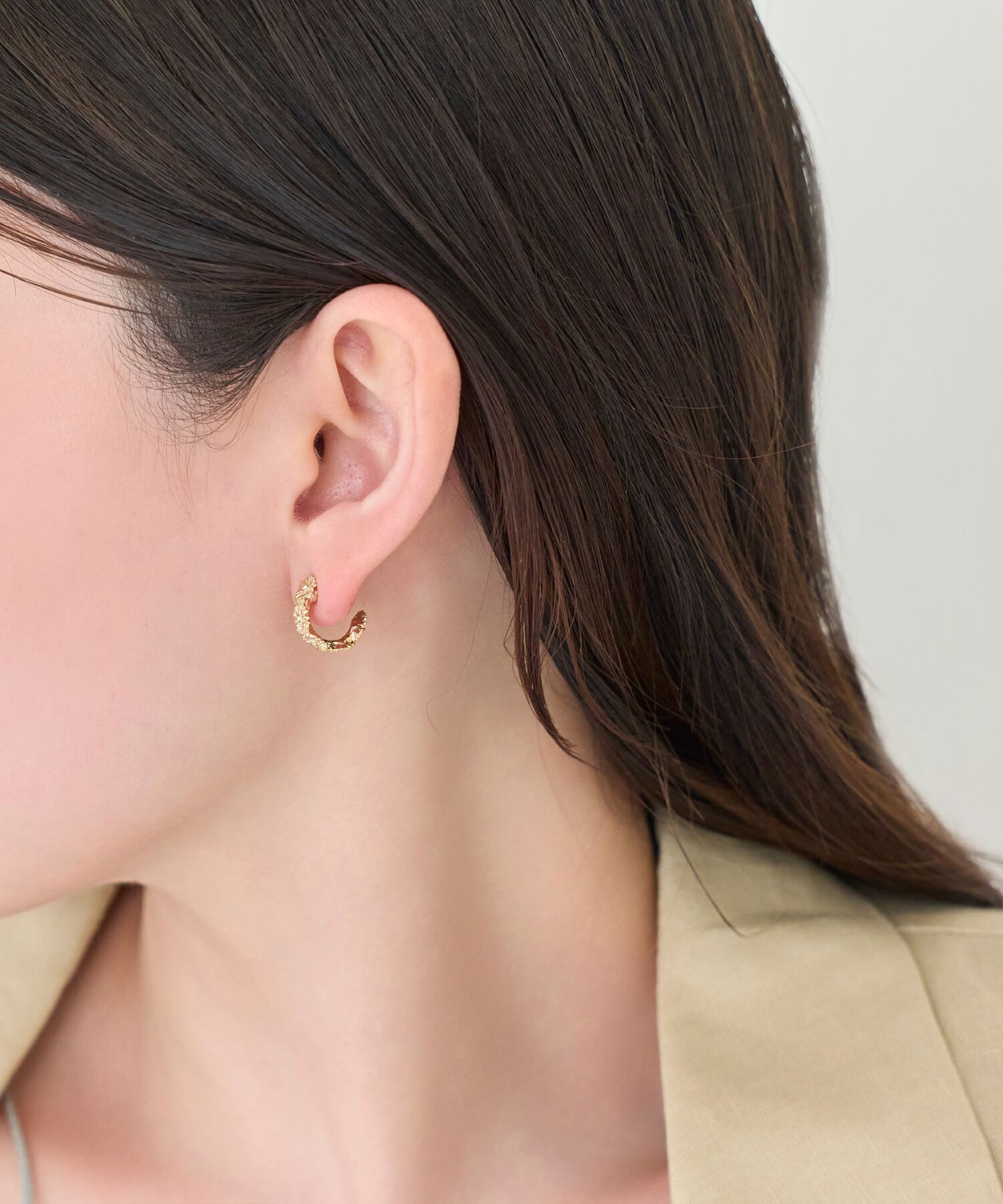 Phoebe「【金属アレルギー対応】マーガレットフラワーフープピアス　ゴールド」|ピアス|