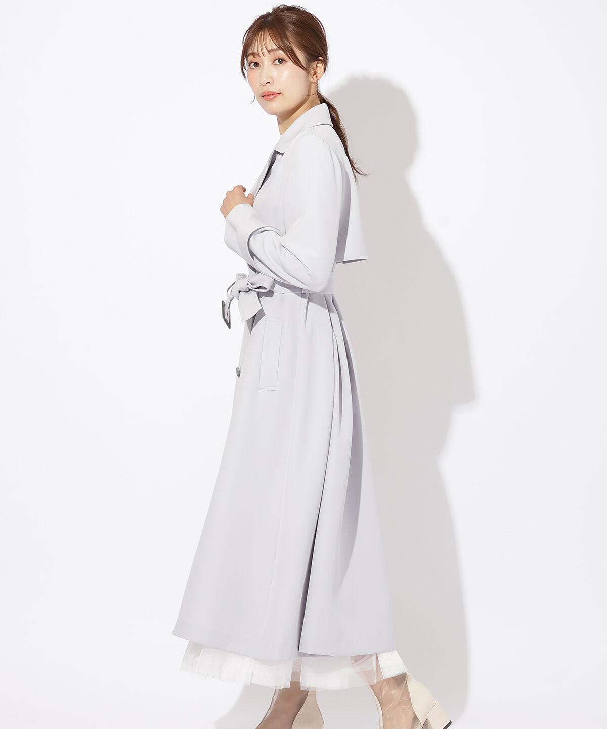アンドクチュール「バックフレアドレープトレンチコート」|トレンチコート|