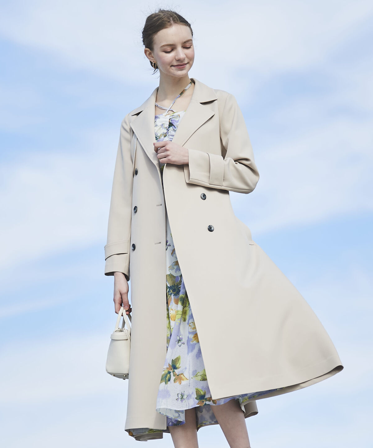 アンドクチュール「バックフレアドレープトレンチコート」|トレンチコート|