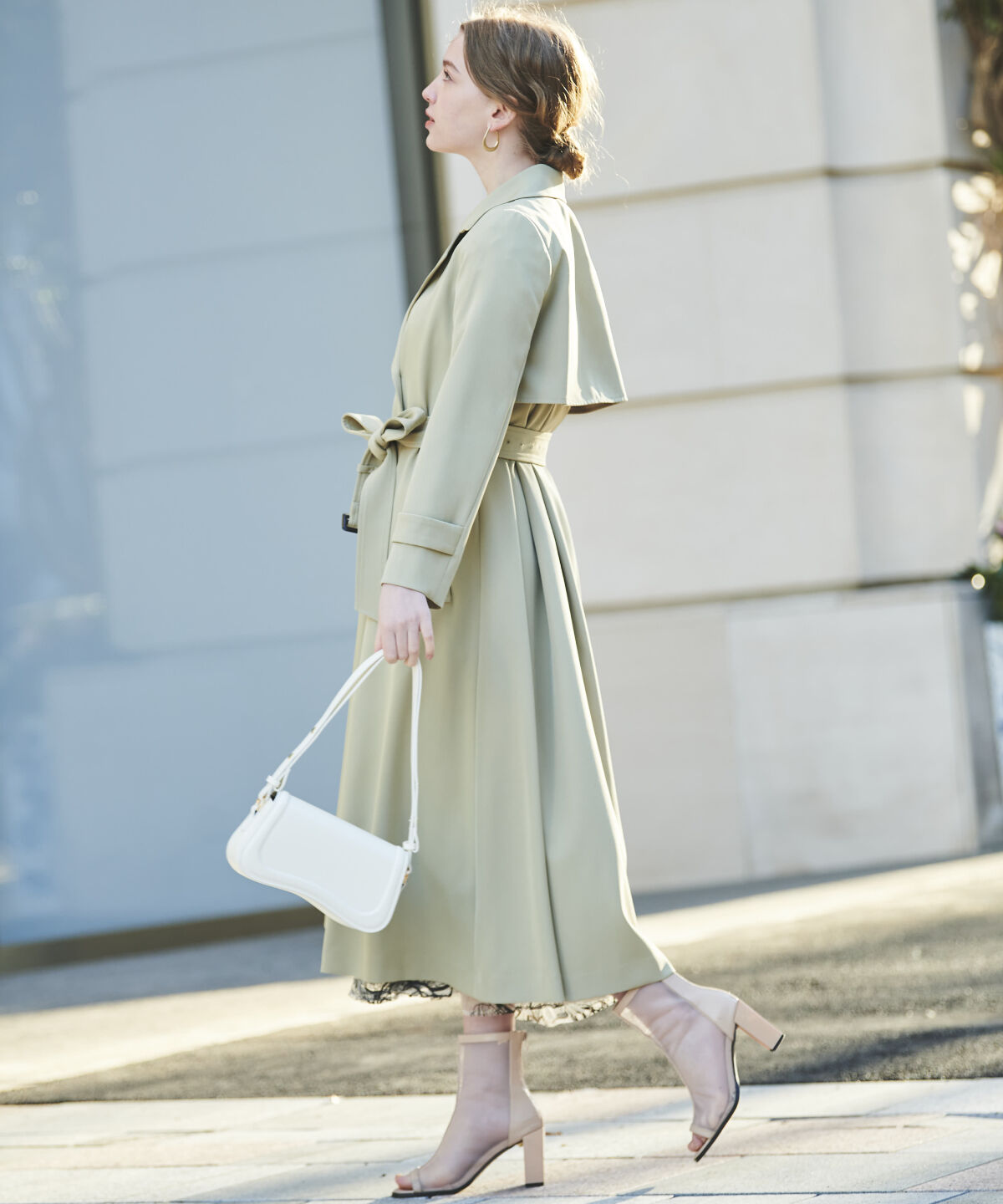 アンドクチュール「バックフレアドレープトレンチコート」|トレンチコート|