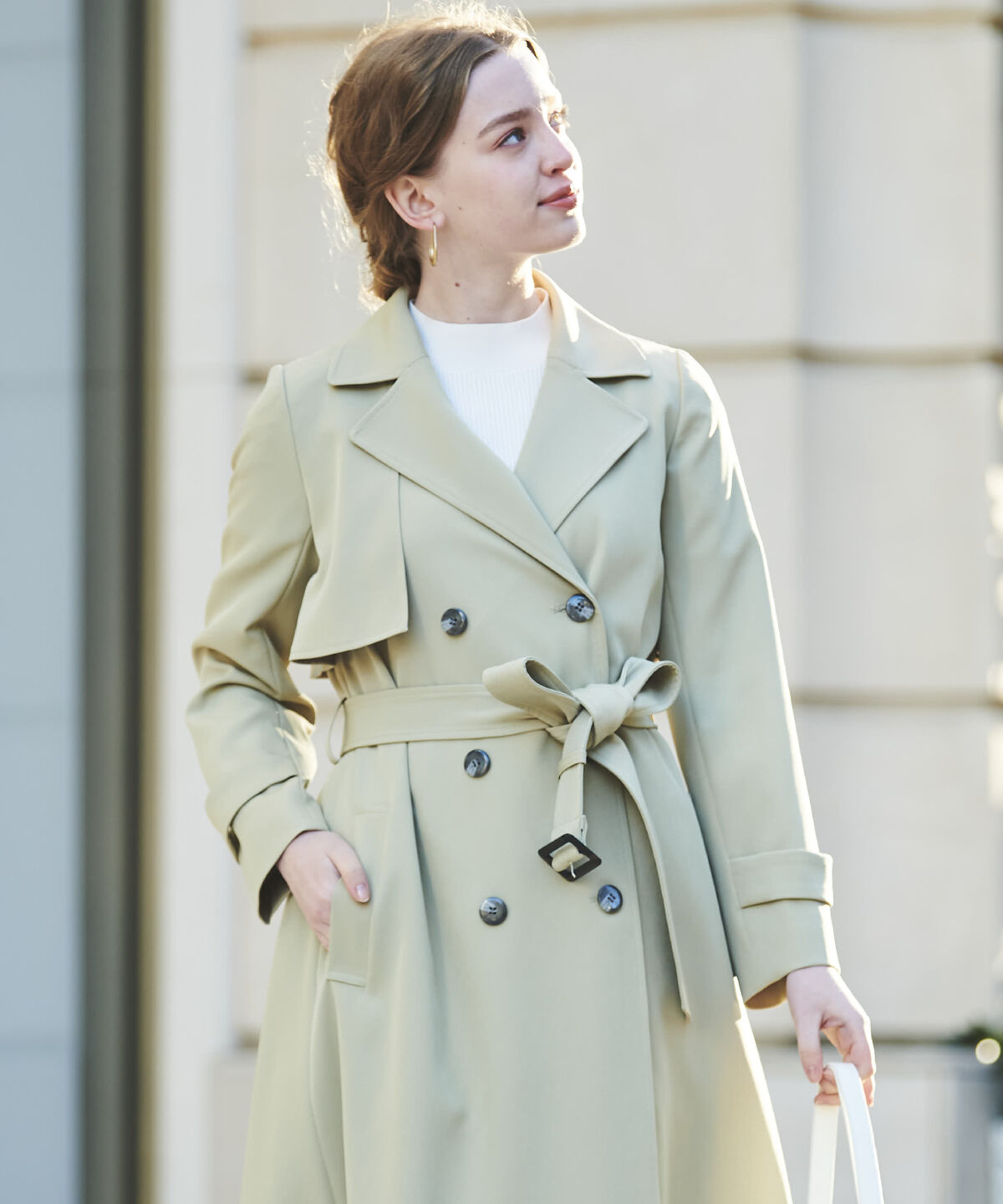 アンドクチュール「バックフレアドレープトレンチコート」|トレンチコート|