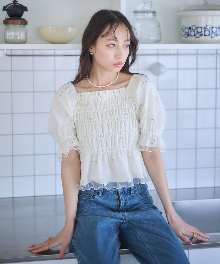 earth music&ecology「フラワー刺繍シャーリングプルオーバー」|シャツ・ブラウス|