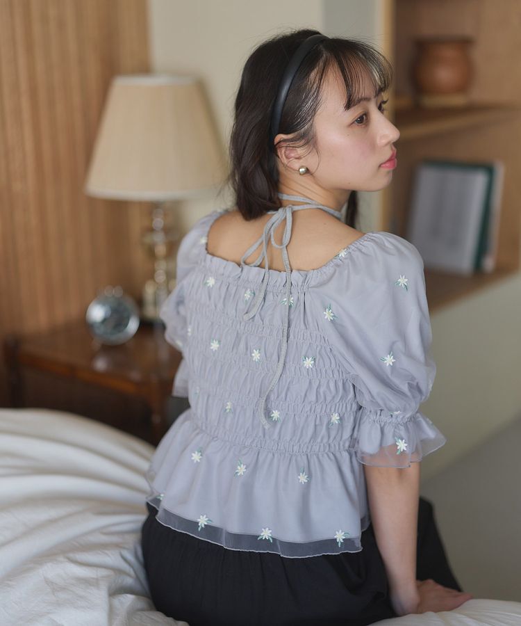 earth music&ecology「フラワー刺繍シャーリングプルオーバー」|シャツ・ブラウス|