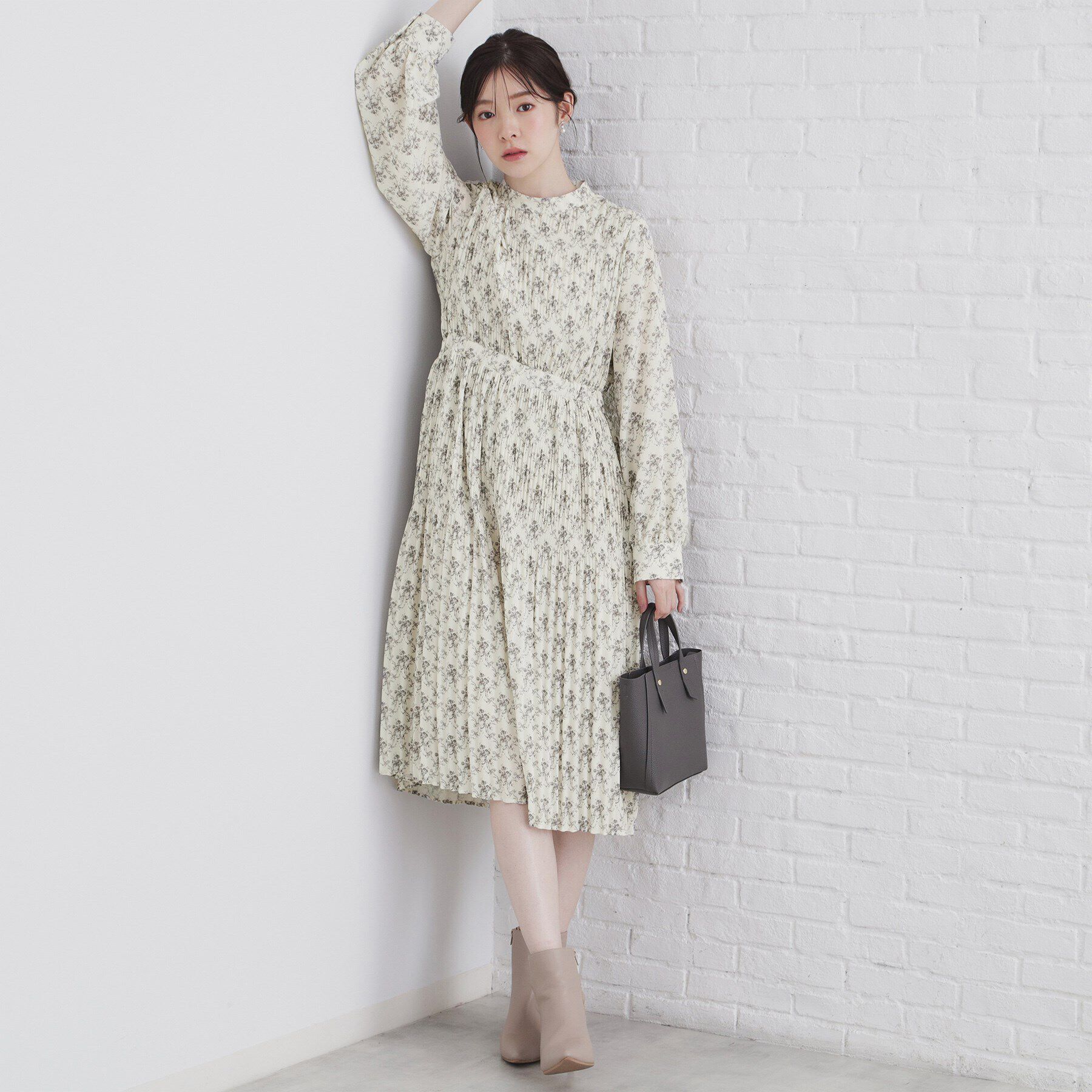 index「マジョリカプリーツ小花柄ワンピース【洗濯機洗い可】」|ワンピース|