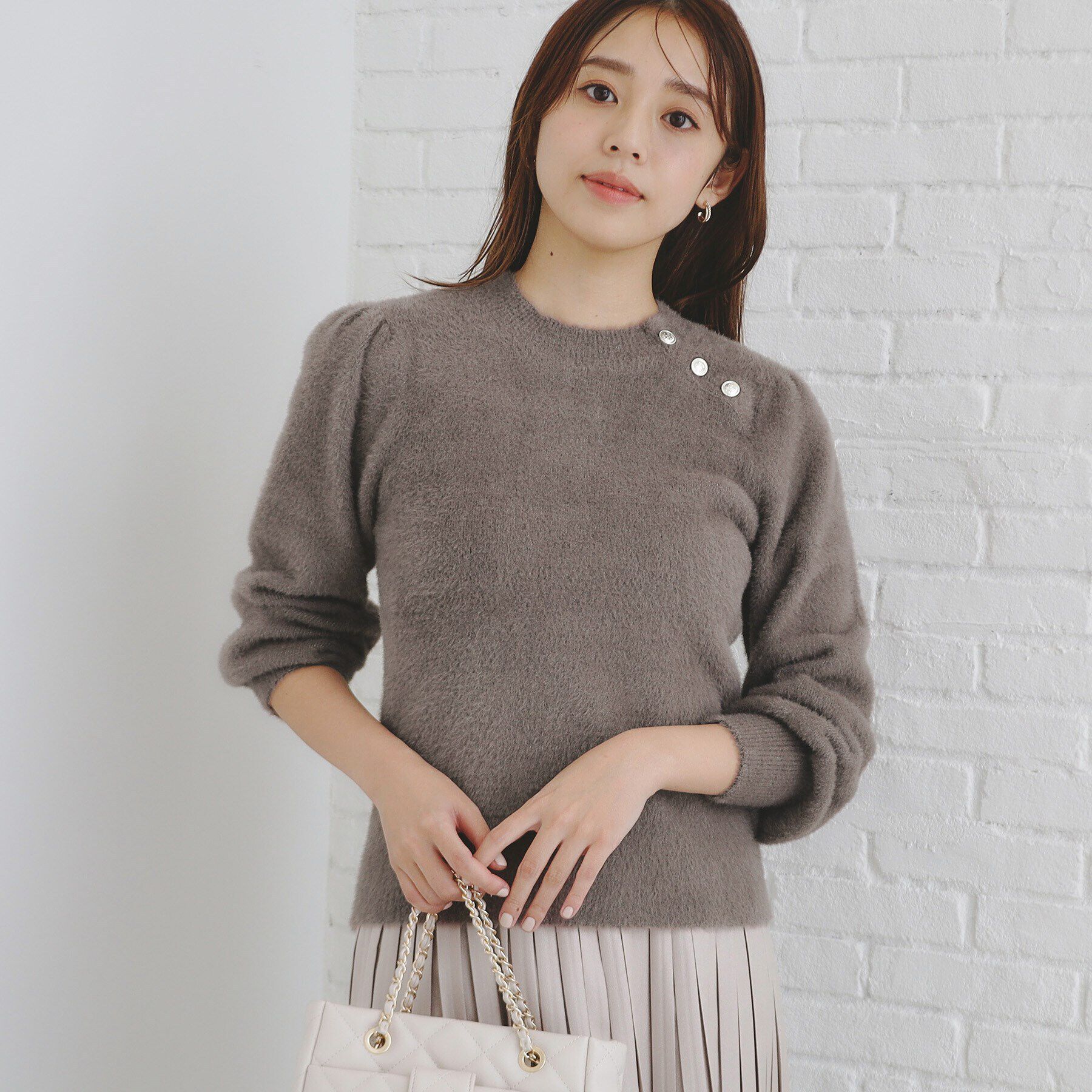 index「ゴールドボタンパフスリーブラメフェザーニット【洗濯機洗い可】」|ニット・セーター|