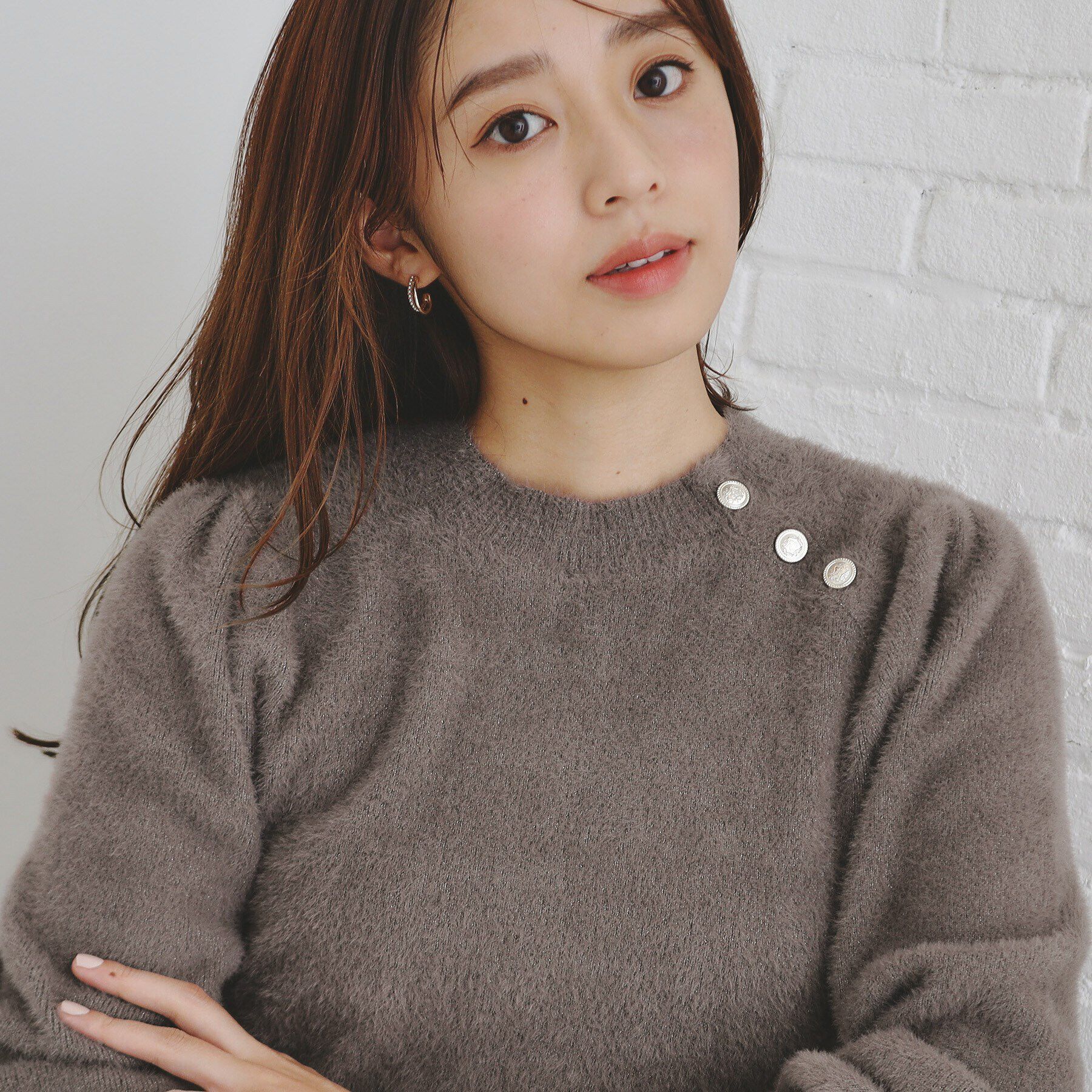 index「ゴールドボタンパフスリーブラメフェザーニット【洗濯機洗い可】」|ニット・セーター|トープ(054)