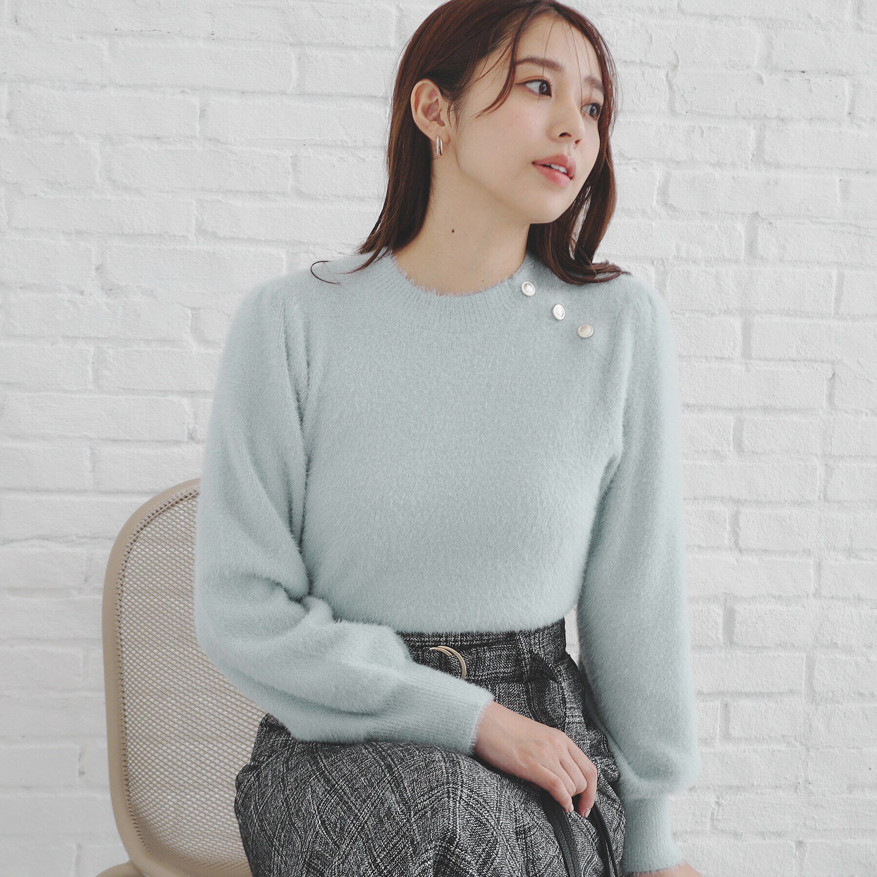 index「ゴールドボタンパフスリーブラメフェザーニット【洗濯機洗い可】」|ニット・セーター|サックスブルー(89