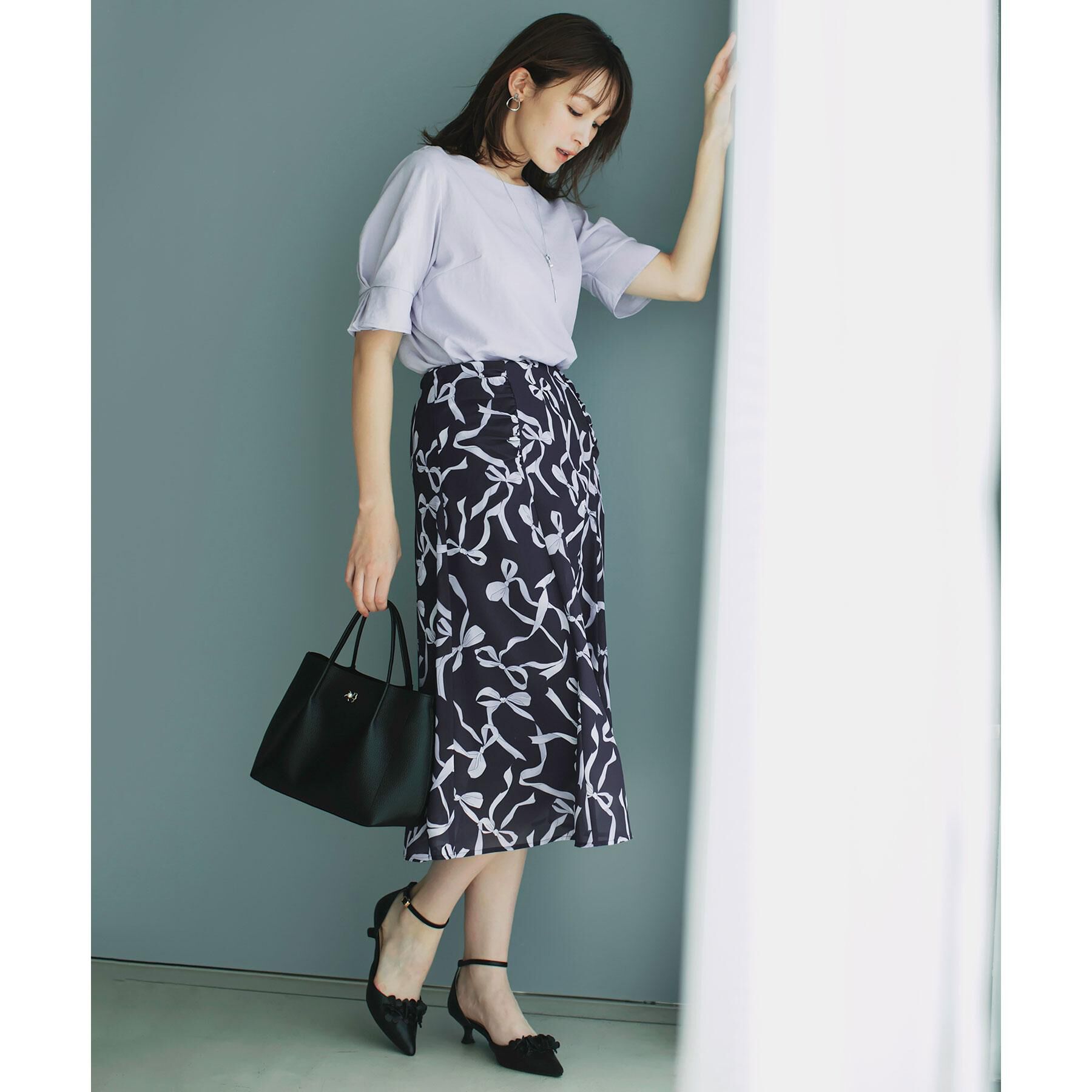 index「【2WAY】フラワーパーツ合皮ミドルトートバッグ」|トートバッグ|