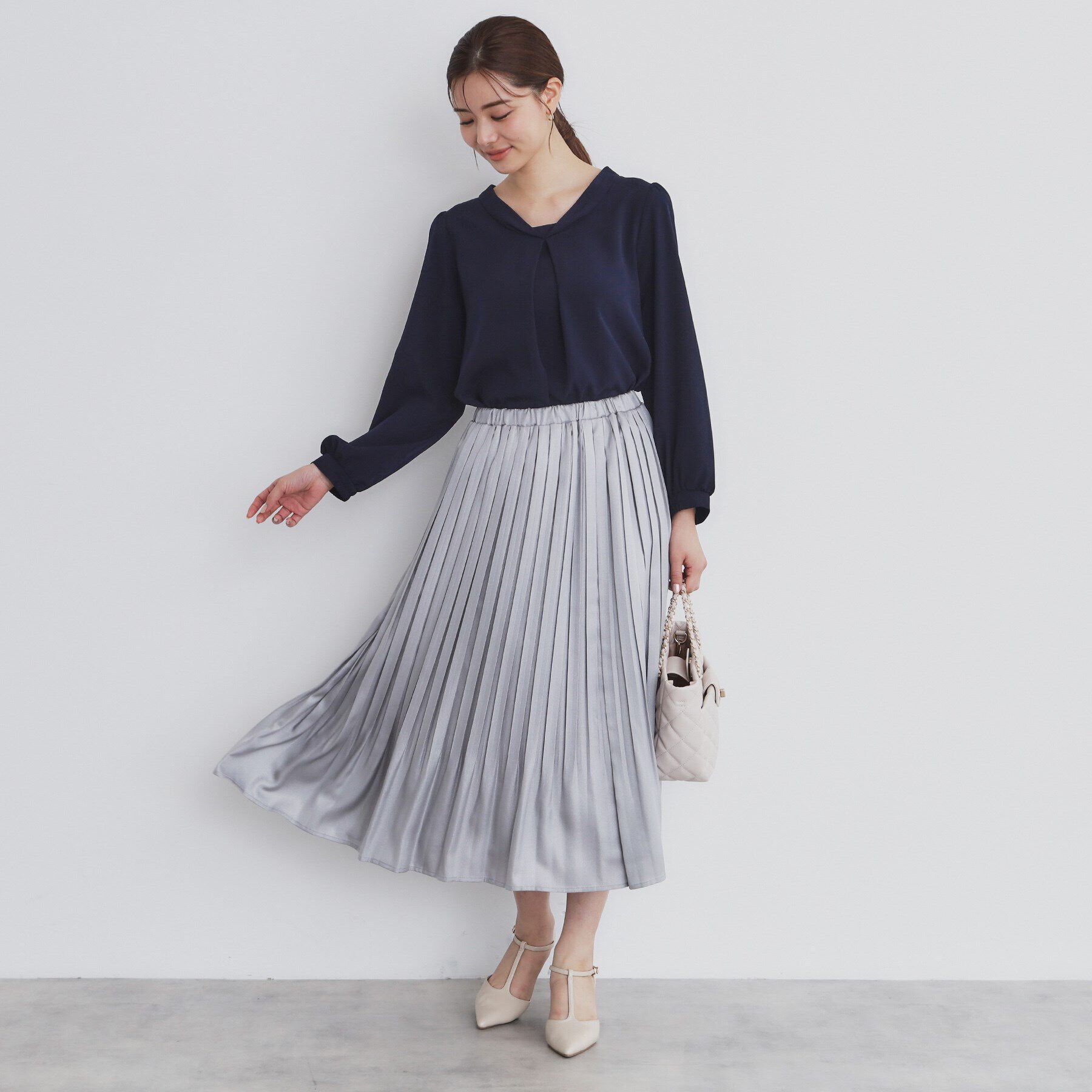 index「タックロールVネックブラウス【洗濯機洗い可/イージーアイロン/防シワ】」|シャツ・ブラウス|