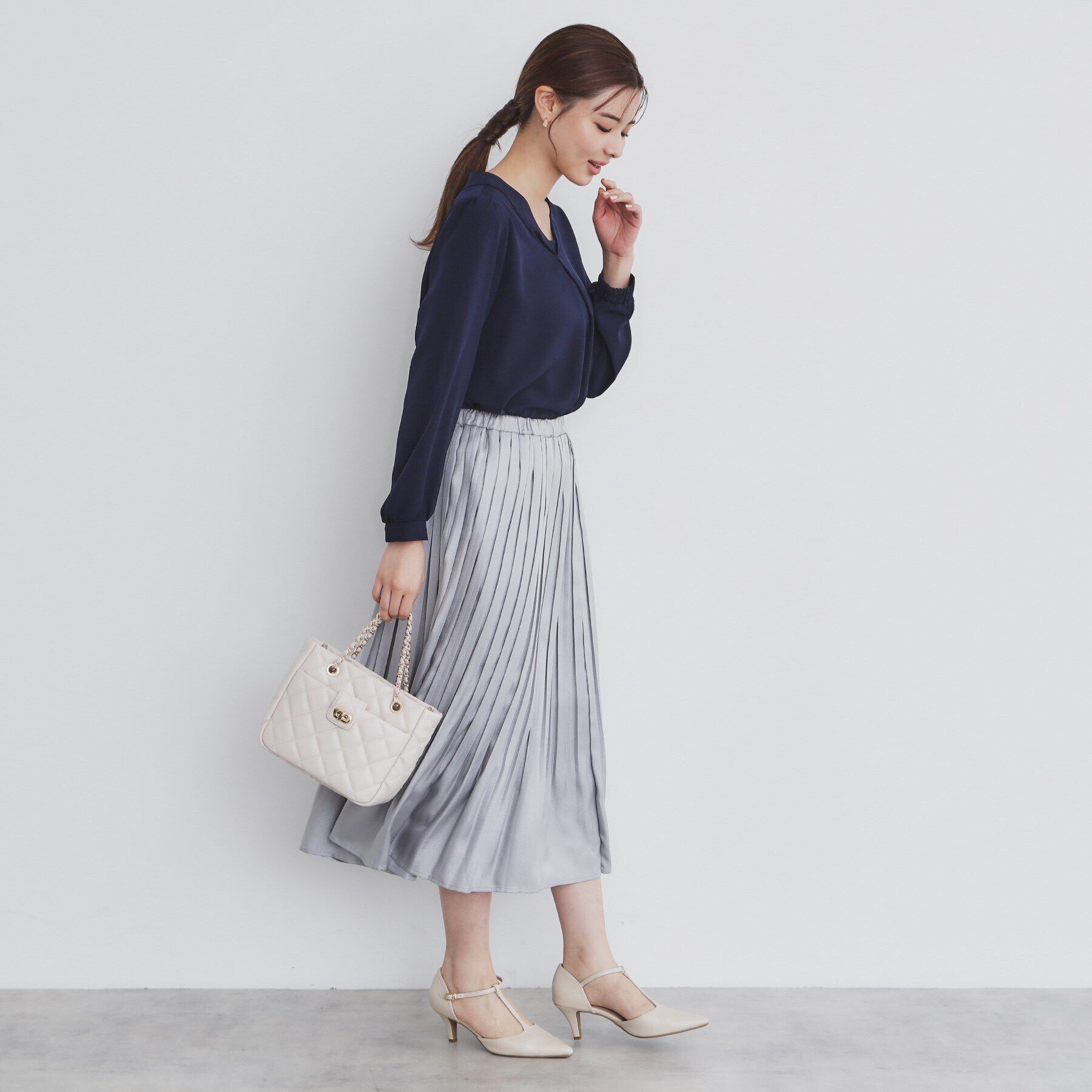 index「タックロールVネックブラウス【洗濯機洗い可/イージーアイロン/防シワ】」|シャツ・ブラウス|