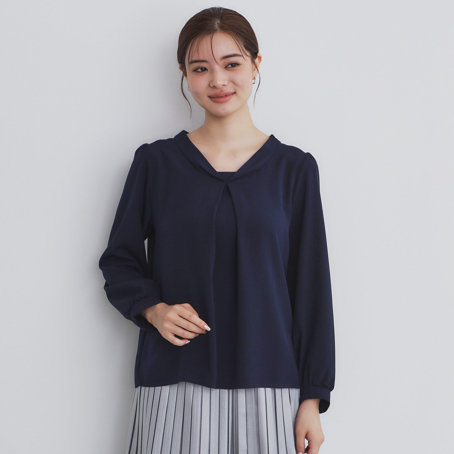 index「タックロールVネックブラウス【洗濯機洗い可/イージーアイロン/防シワ】」|シャツ・ブラウス|