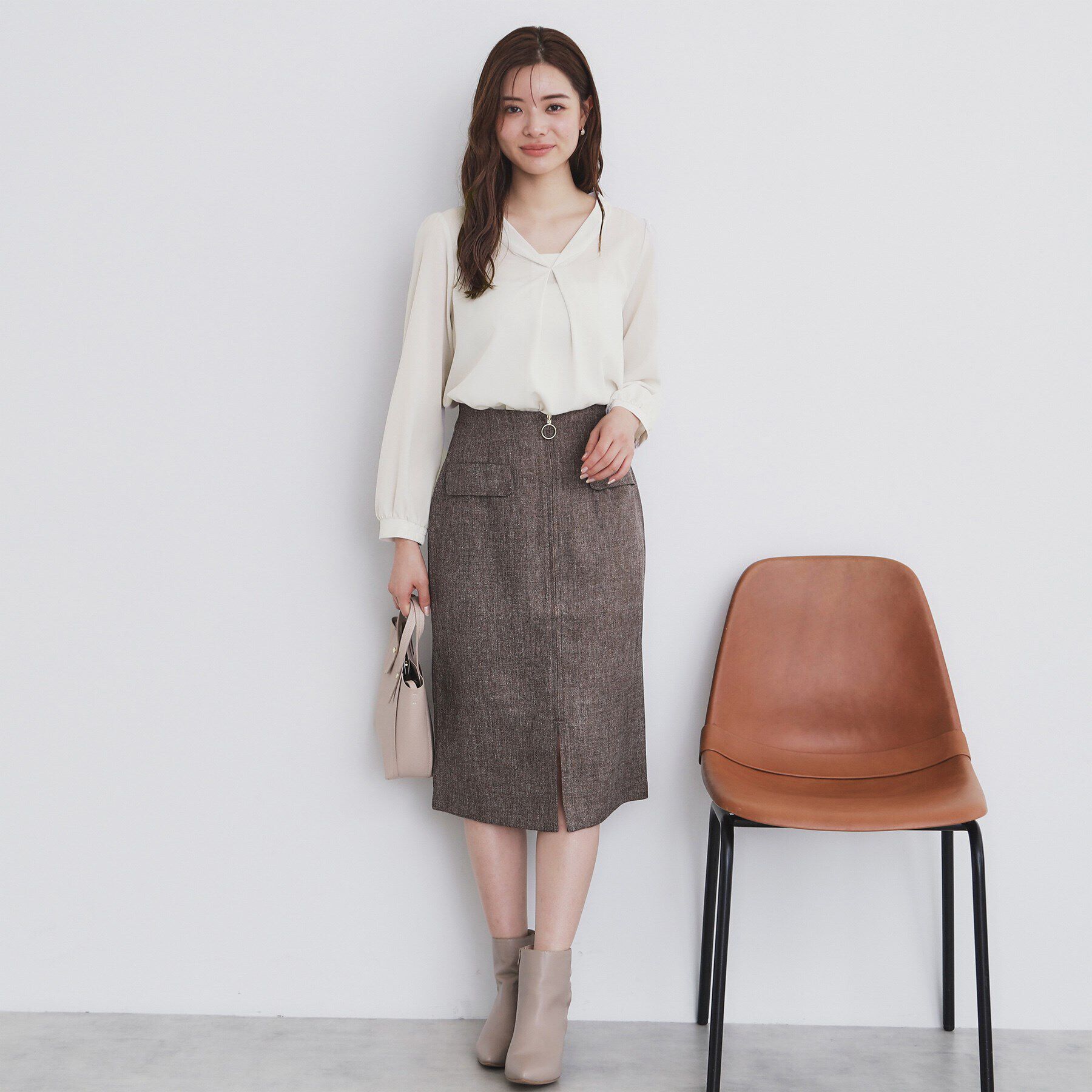 index「タックロールVネックブラウス【洗濯機洗い可/イージーアイロン/防シワ】」|シャツ・ブラウス|