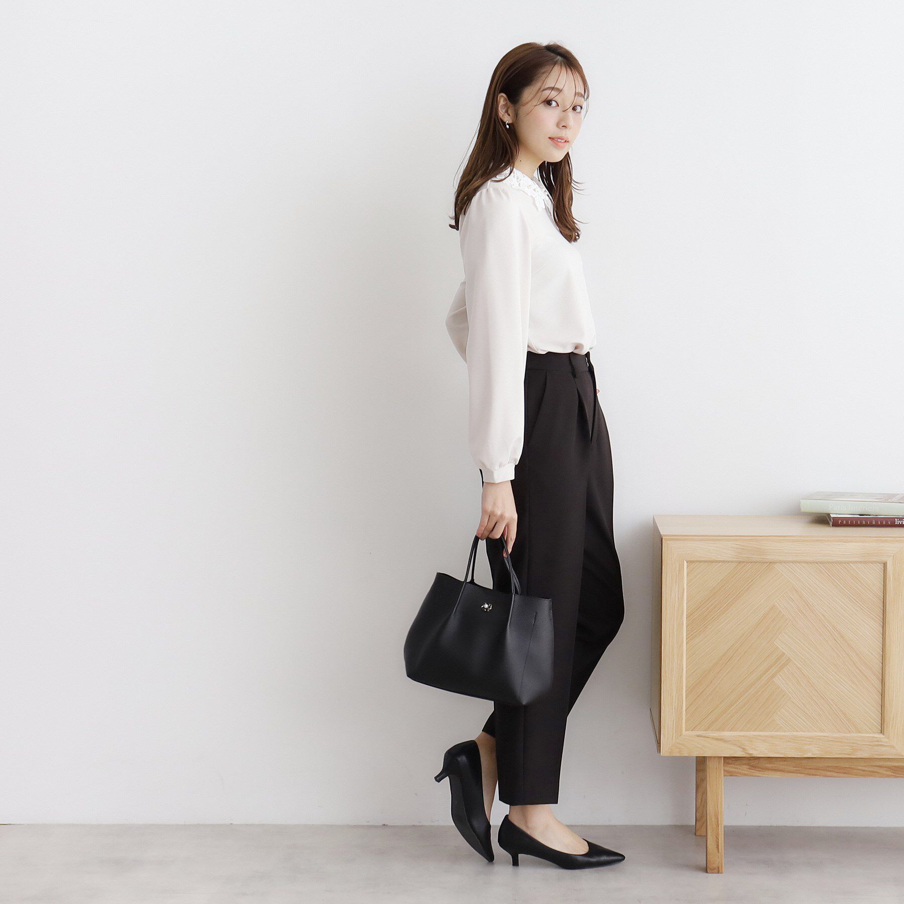 index「【2WAY】フラワーパーツ合皮ミドルトートバッグ」|トートバッグ|