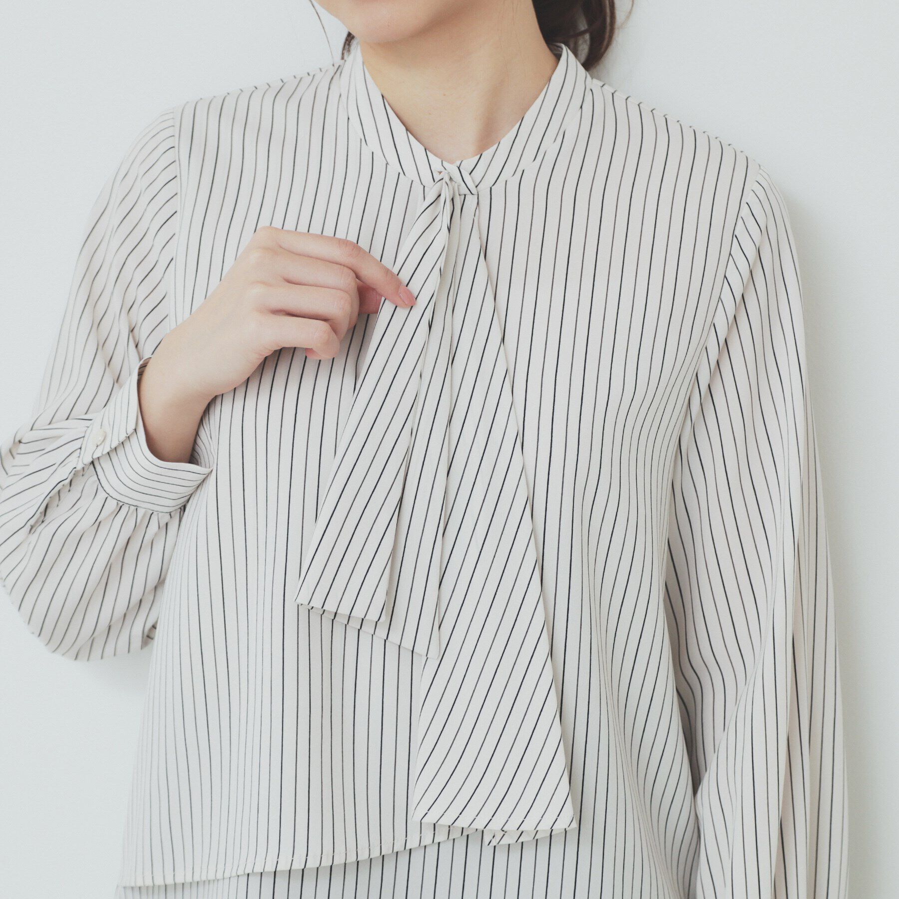 index「《美人百花掲載》アシンメトリーボウタイブラウス【洗濯機洗い可/防シワ】」|シャツ・ブラウス|