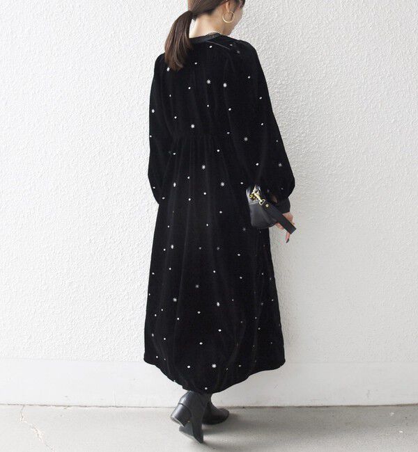 SHIPS any「SHIPS any:〈手洗い可能〉ポリエステル ベロア 刺繍 タック フレア ワンピース」|ワンピース|