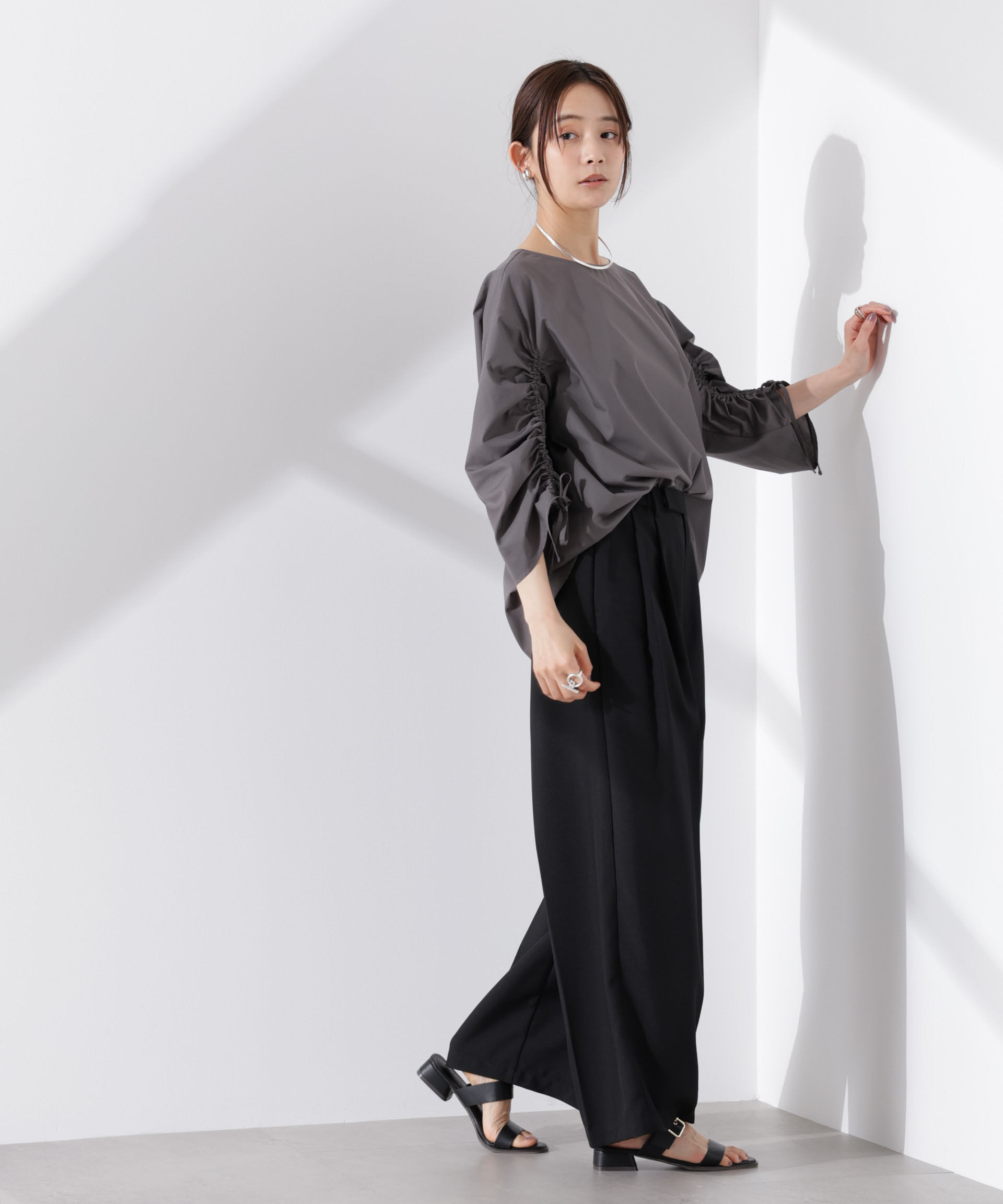 nano･universe「ドロストギャザースリーブプルオーバーシャツ」|シャツ・ブラウス|