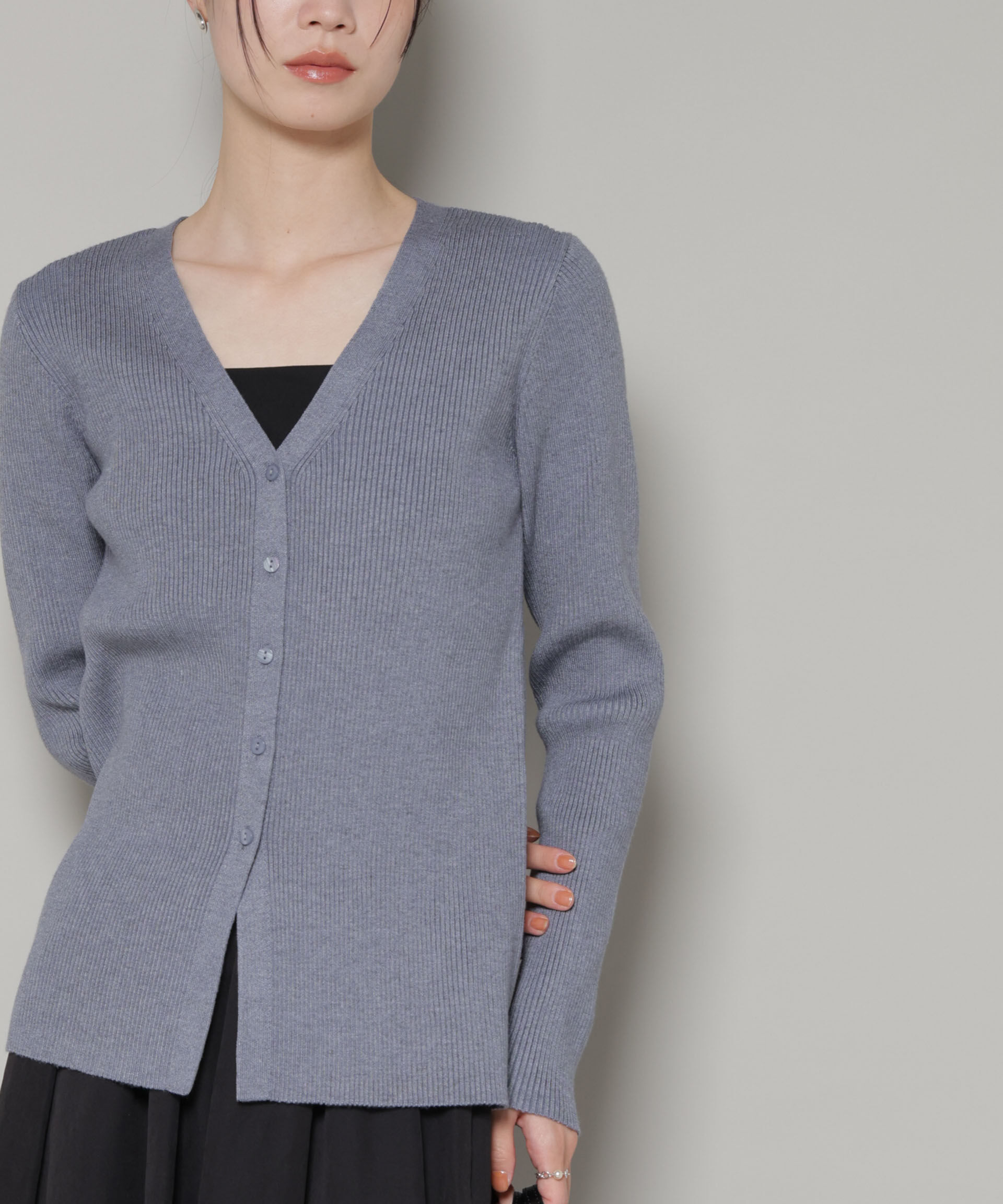 nano･universe「裾スリットVネックリブカーディガン」|ニット・セーター|