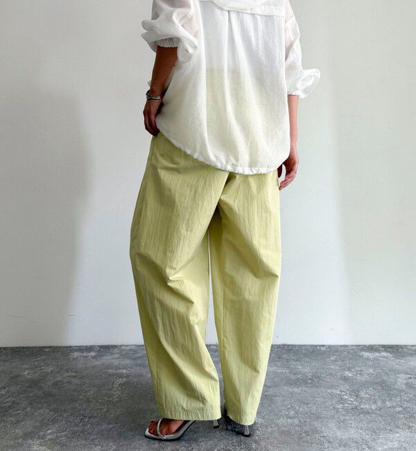 fredy emue「ナイロンギャザータックパンツ」|チノ|