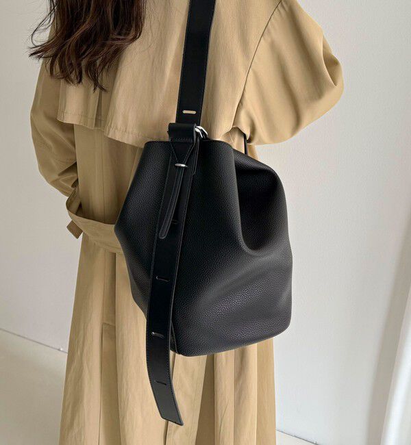 fredy emue「タテ型2wayレザーホーボーバッグ」|ショルダー・メッセンジャー|