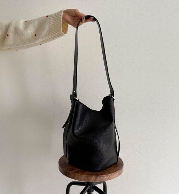 fredy emue「タテ型2wayレザーホーボーバッグ」|ショルダー・メッセンジャー|